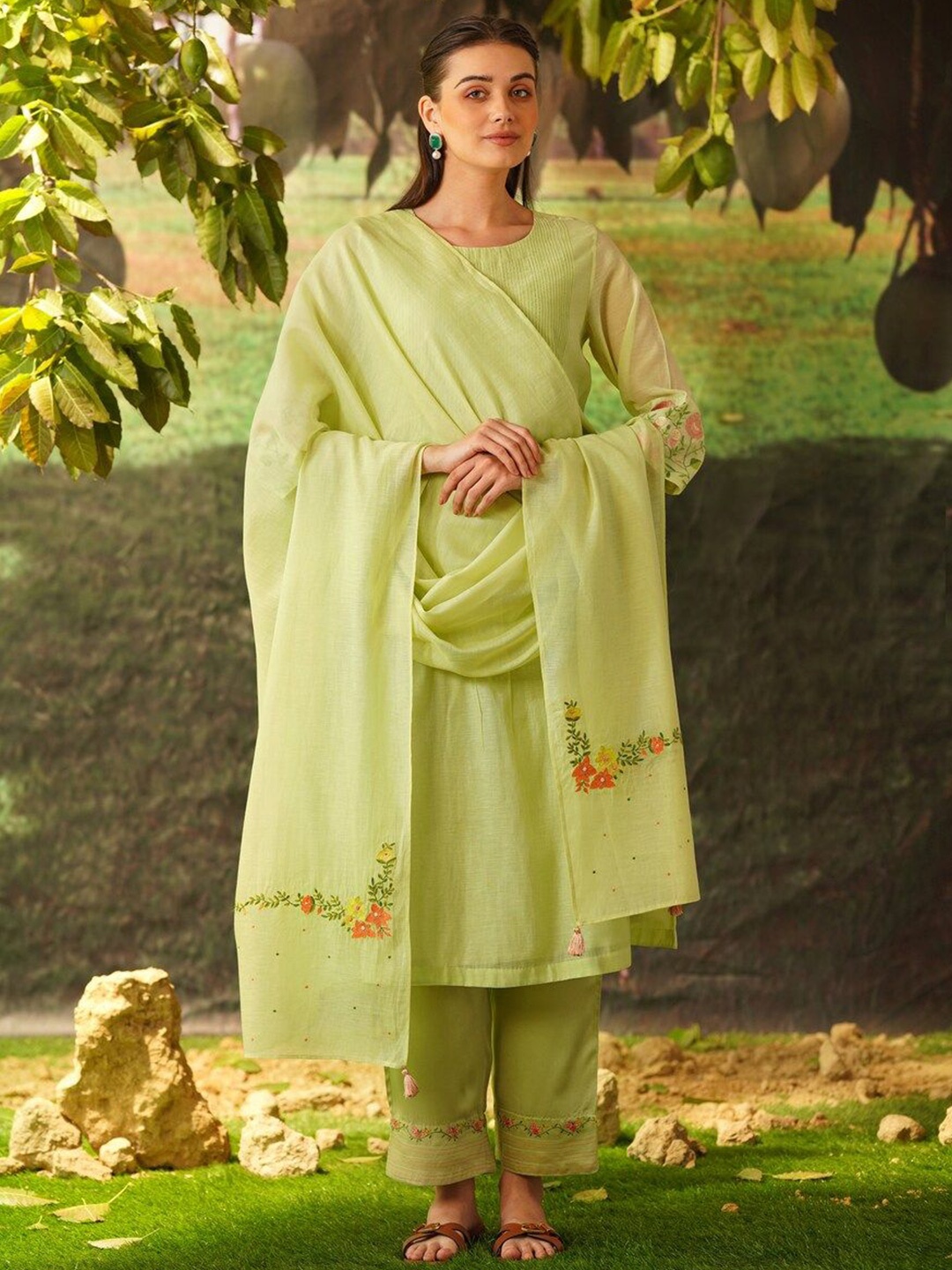 

JAYPORE Embroidered Cotton Silk Thread Work Dupatta, Green