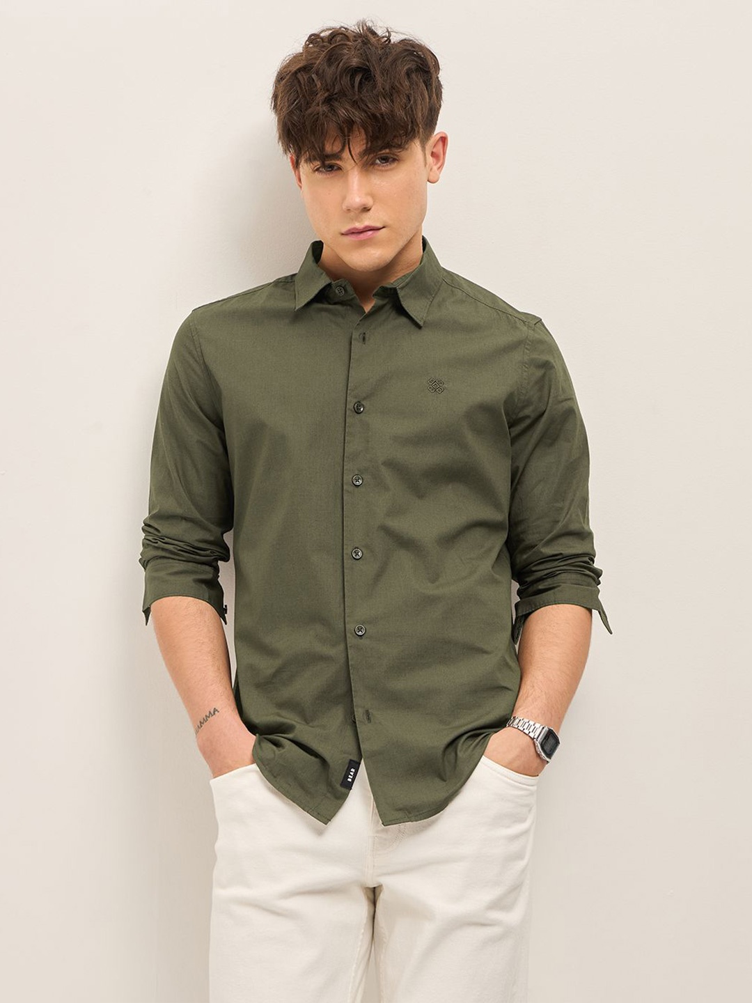 

THE BEAR HOUSE Men Cutaway Collar Solid Cotton Slim Fit Casual Shirt, Olive
