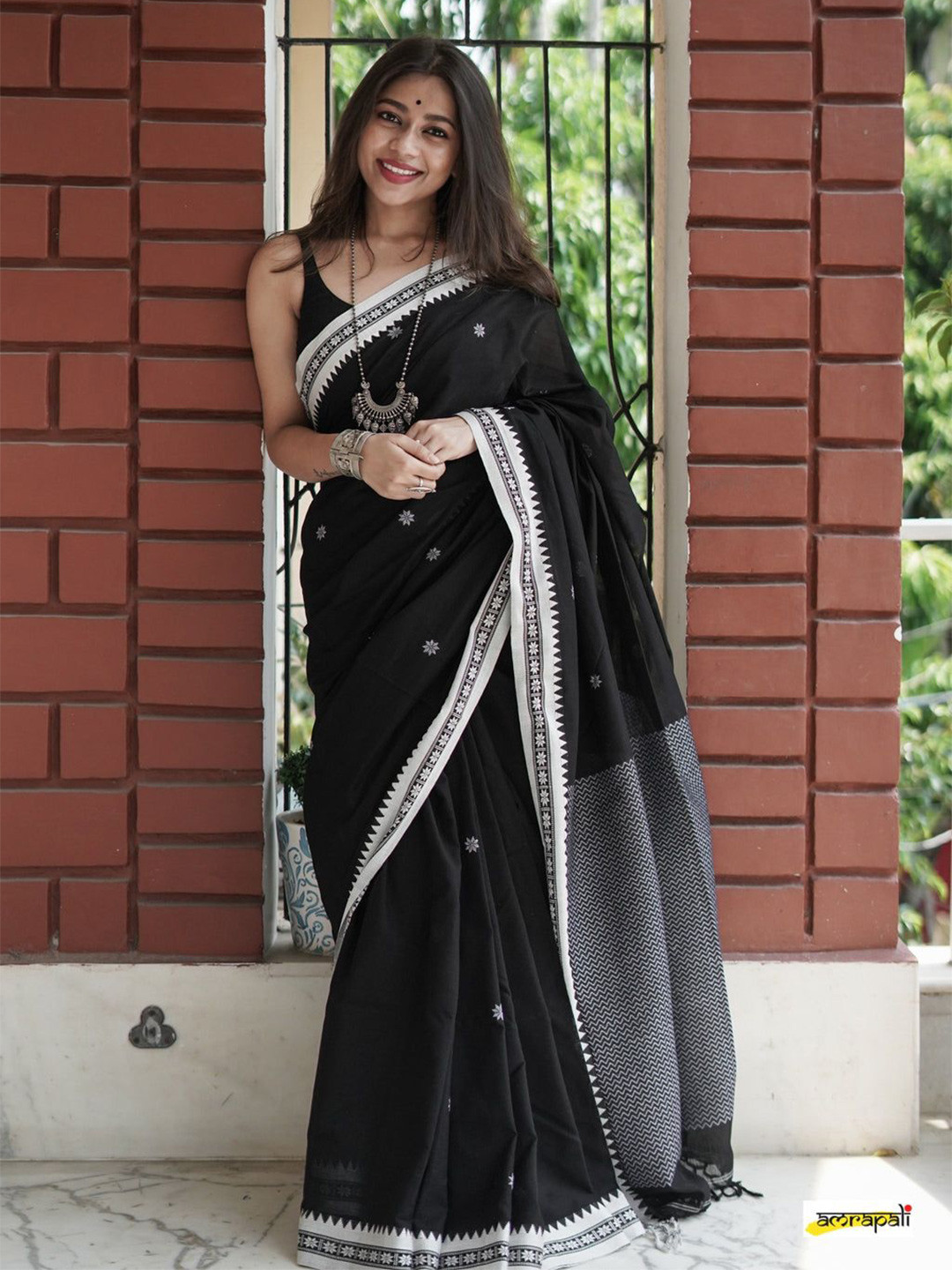 

VASALI Woven Design Zari Kanjeevaram Saree, Black