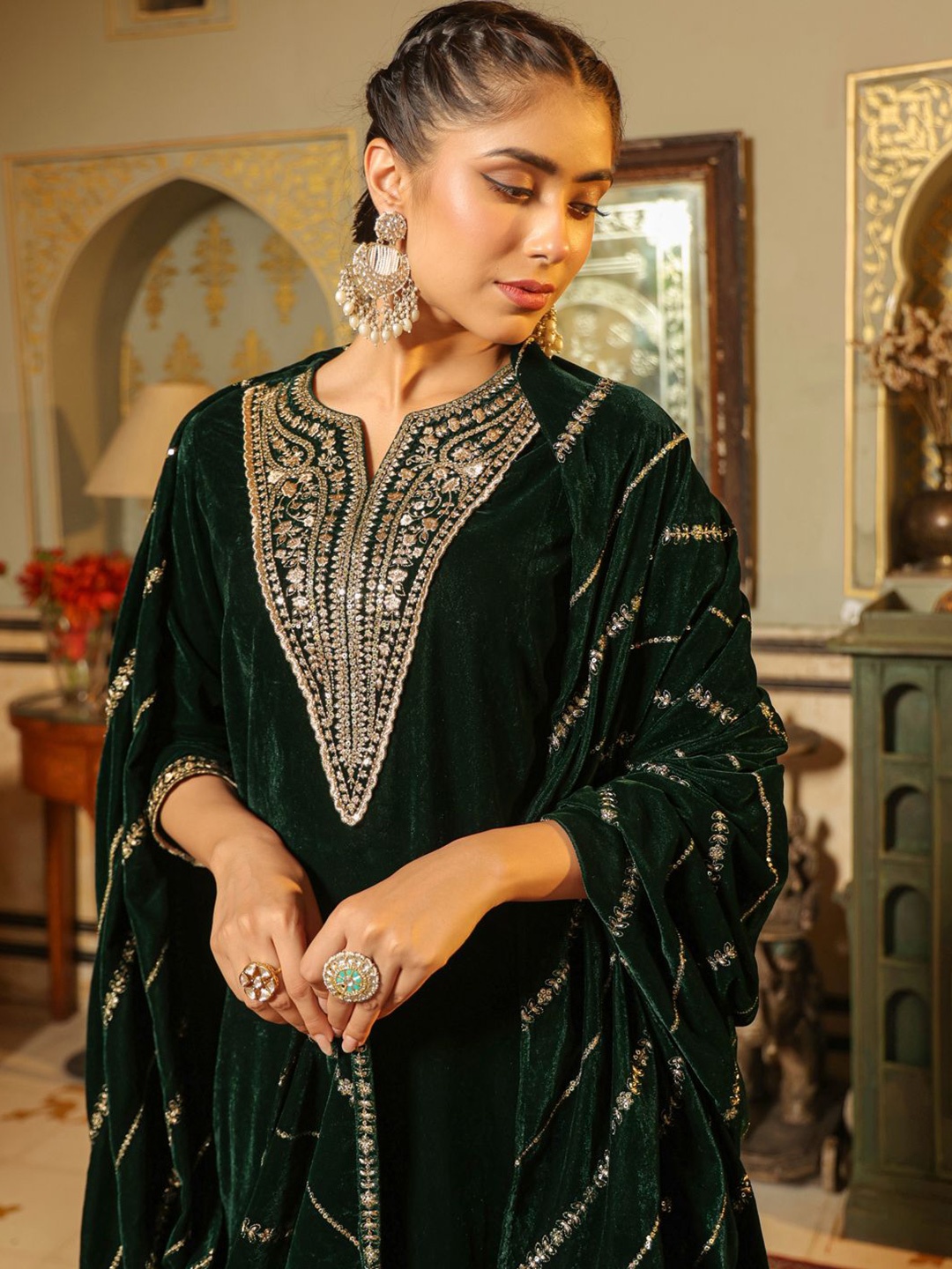 

Janasya Floral Embroidered Zari Velvet Kurta With Trousers & Dupatta, Green