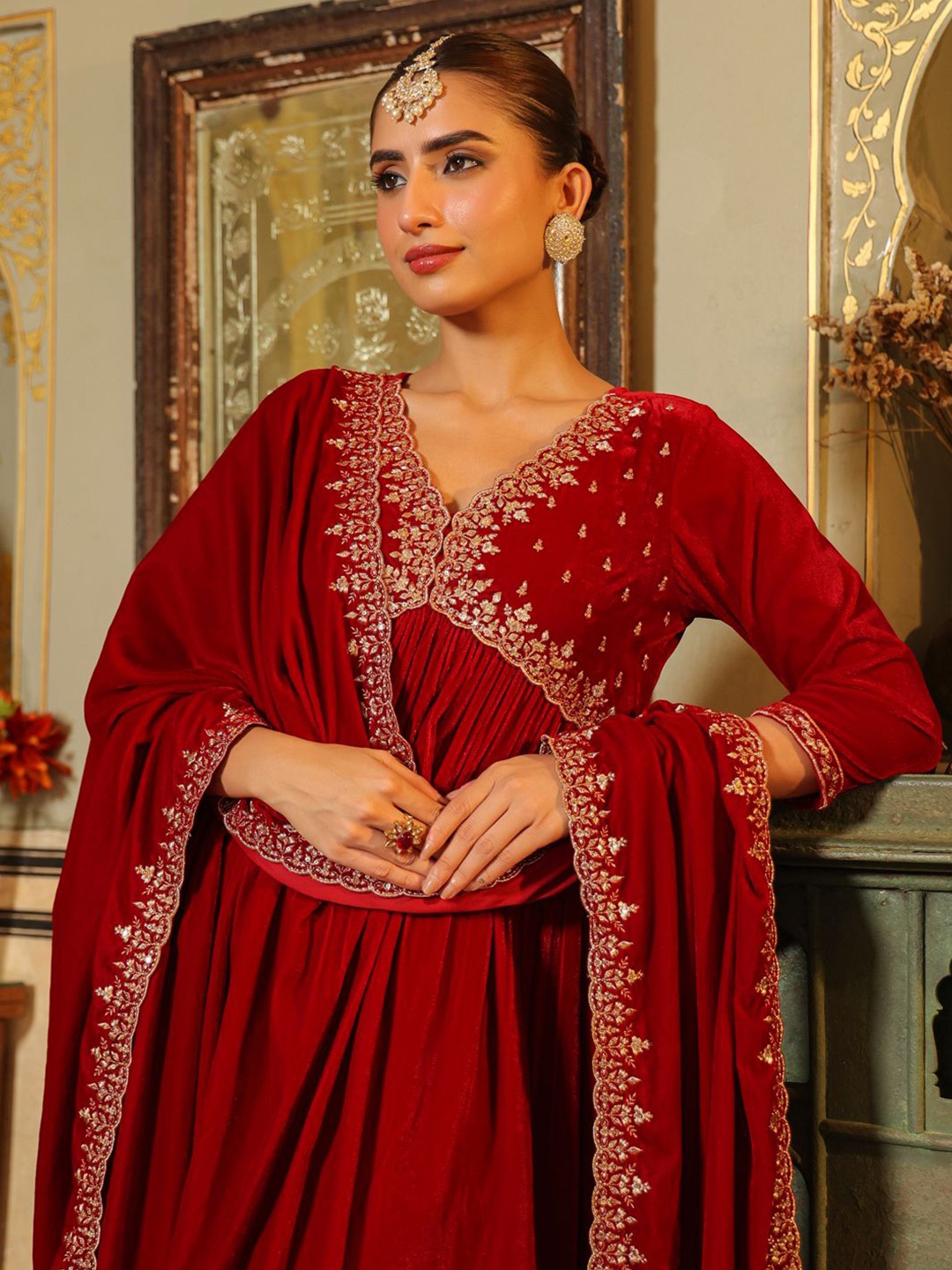 

Janasya Floral Yoke Design A-Line Sequinned Velvet Kurta with Trousers & Dupatta, Red
