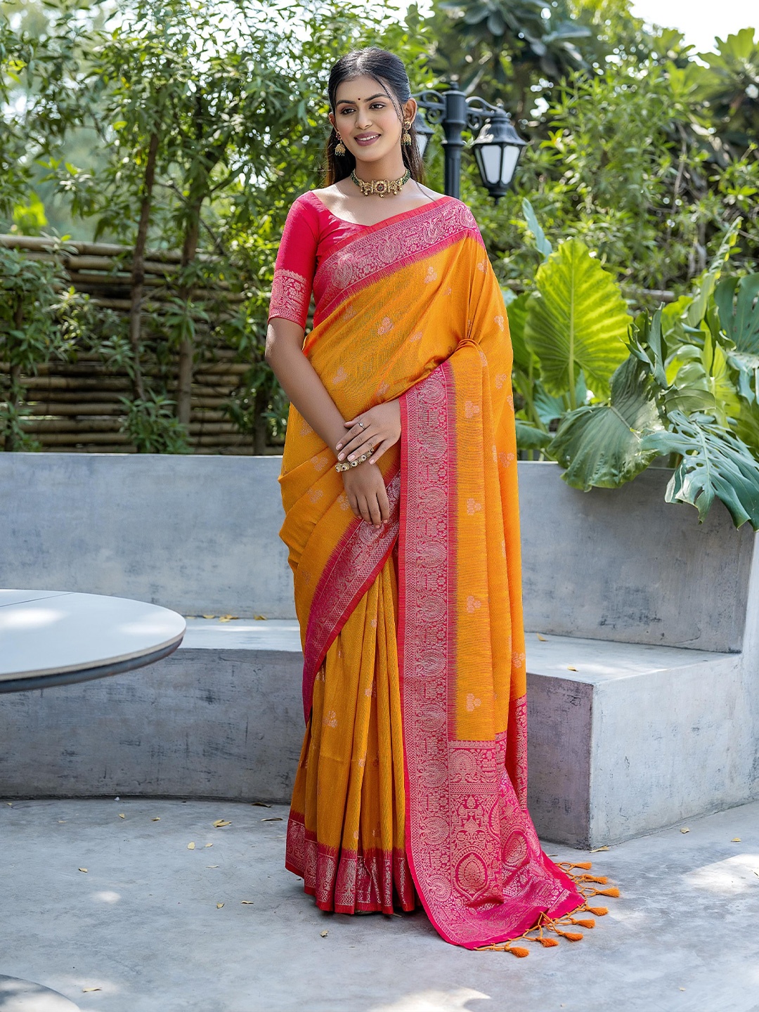 

AWRIYA Woven Design Zari Pure Silk Banarasi Saree, Yellow