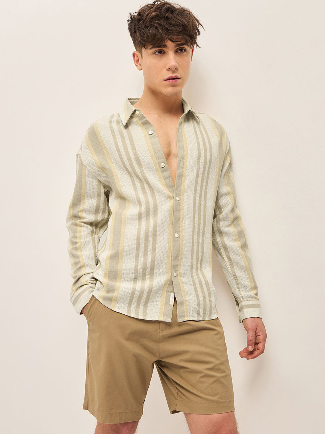 

THE BEAR HOUSE Men Spread Collar Vertical Striped Cotton Relaxed Fit Casual Shirt, Beige