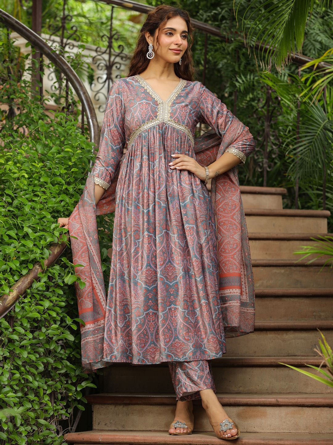 

Janasya Paisley Printed Empire Velvet Kurta With Trousers & Dupatta, Blue