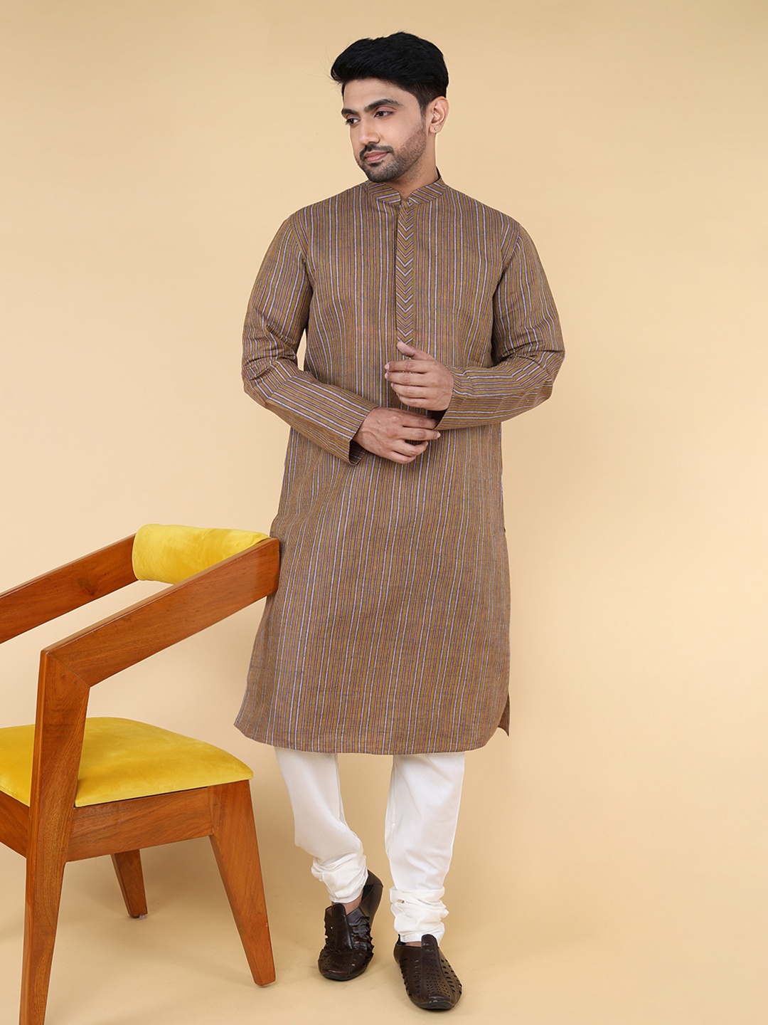 

ZOIS Striped Khadi Cotton Mandarin Collar Straight Kurta, Brown