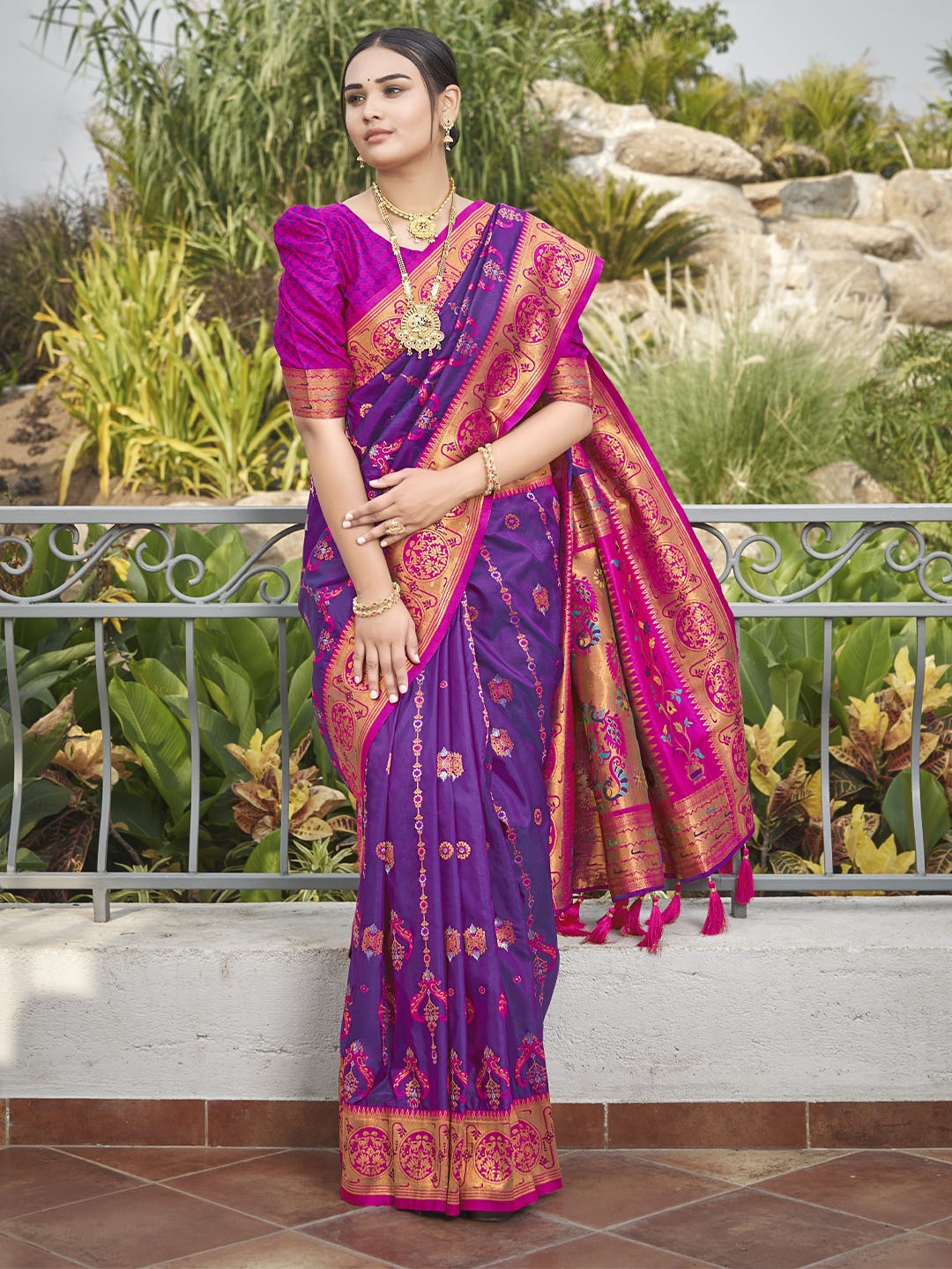 

MANOHARI Ethnic Motifs Pure Silk Zari Banarasi Saree, Purple