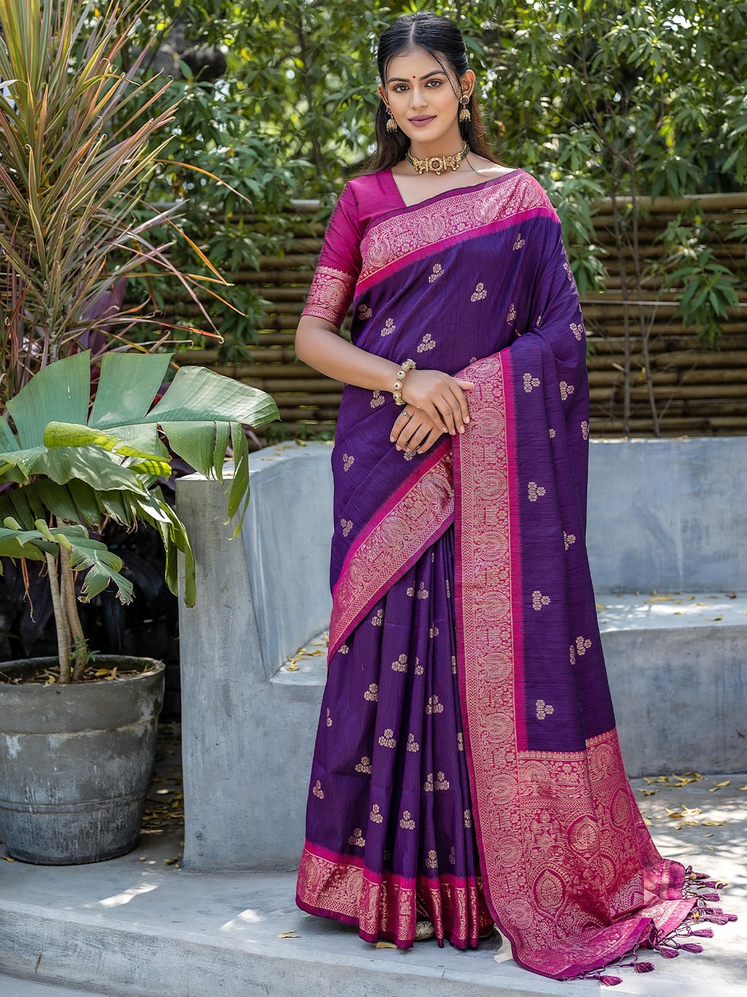 

AWRIYA Woven Design Zari Pure Silk Banarasi Saree, Purple