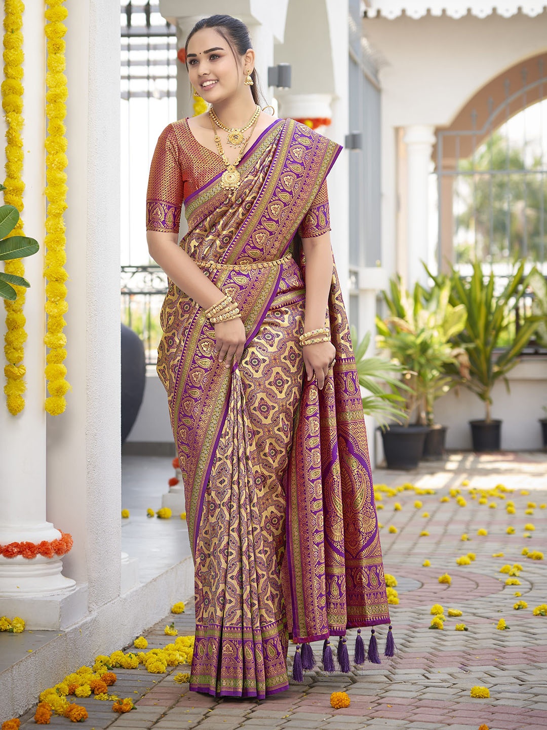 

MANOHARI Woven Design Pure Silk Banarasi Saree, Purple