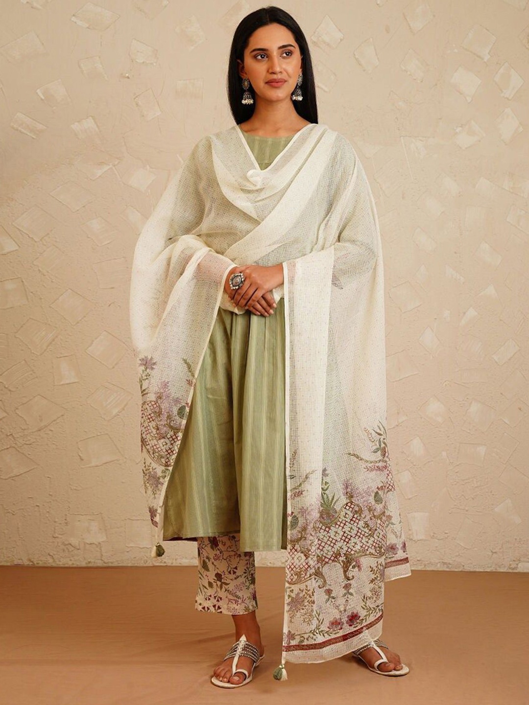 

JAYPORE Floral Printed Pure Cotton Dupatta, White