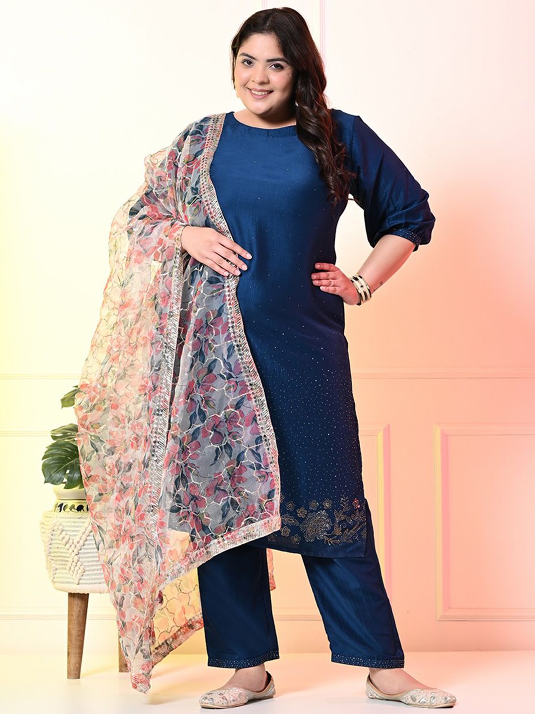 

PrettyPlus by Desinoor.com Plus Size Floral Embroidered Beads and Stones Kurta Set, Teal