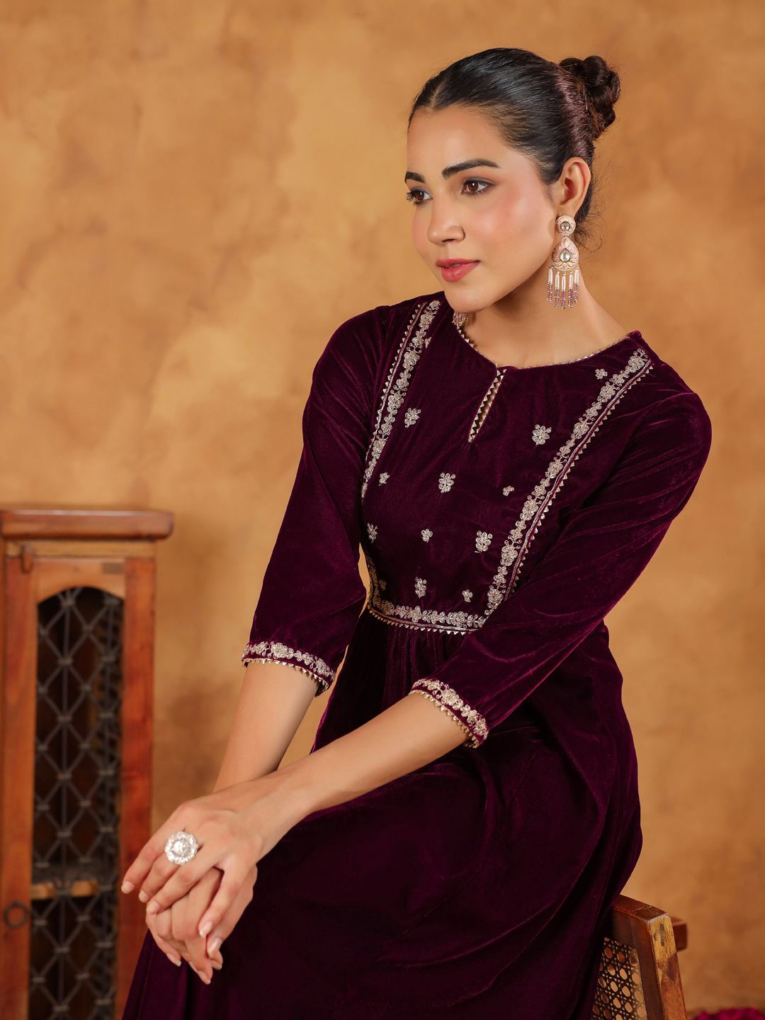 

Janasya Ethnic Motifs Embroidered Keyhole Neck Zari Velvet Kurta with Palazzos, Purple