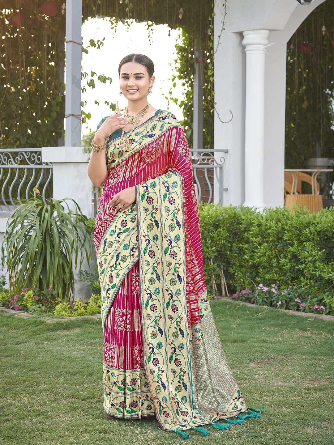 

MANOHARI Ethnic Motifs Woven Design Zari Pure Silk Banarasi Saree, Pink