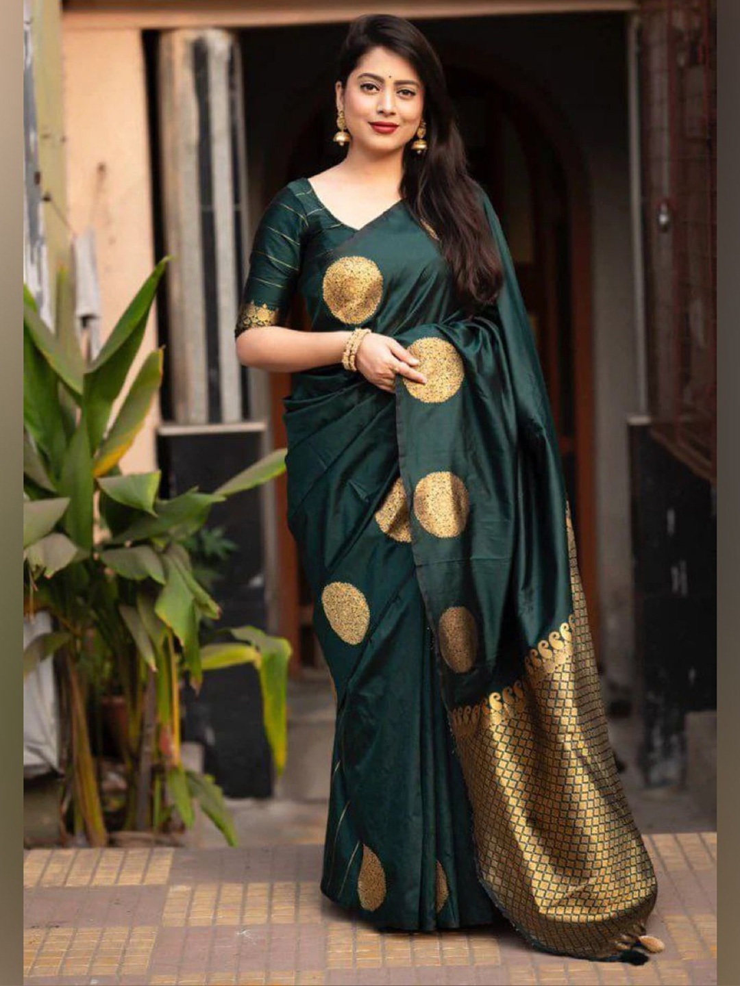 

VASALI Woven Design Zari Kanjeevaram Saree, Green