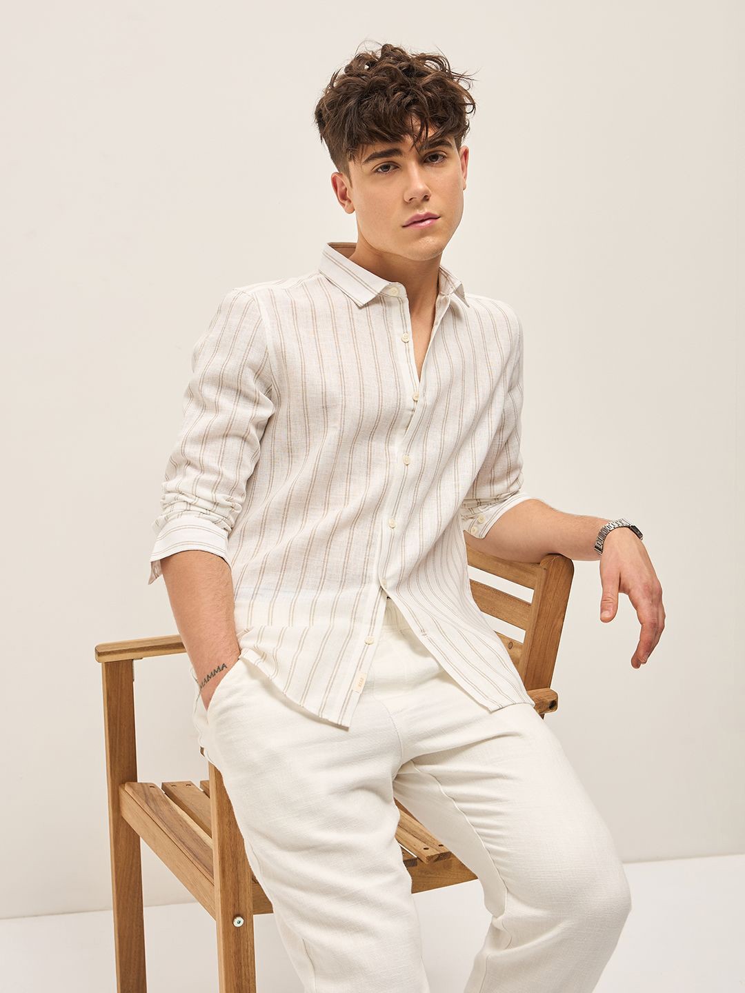 

THE BEAR HOUSE Men Spread Collar Vertical Striped Slim Fit Casual Shirt, White