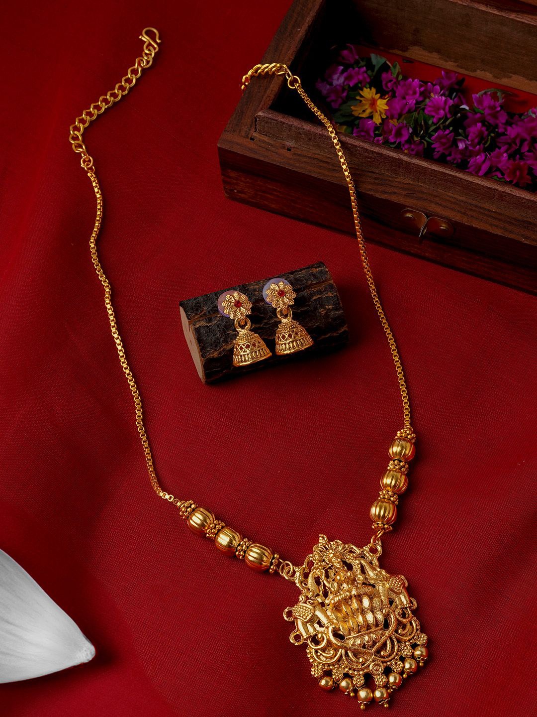 

TEEJH Gold-Plated Stone-Studded & Beaded Jewellery Set