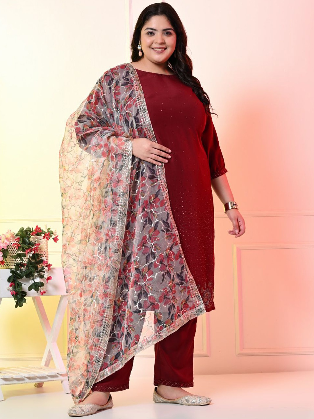 

PrettyPlus by Desinoor.com Plus Size Floral Embroidered Kurta With Trousers & Dupatta, Maroon