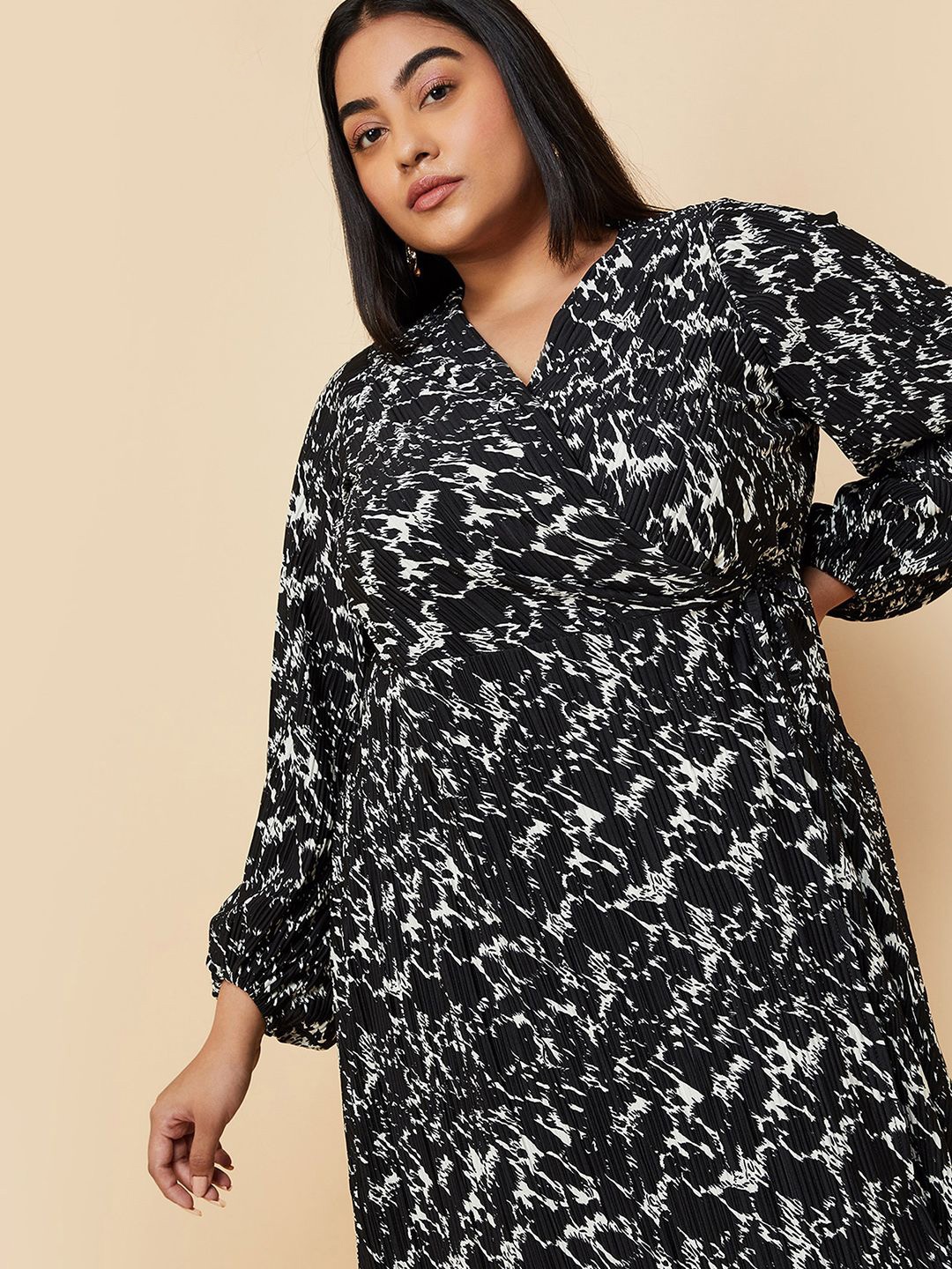 

max Women Plus Size Abstract Printed Wrap Dress, Black