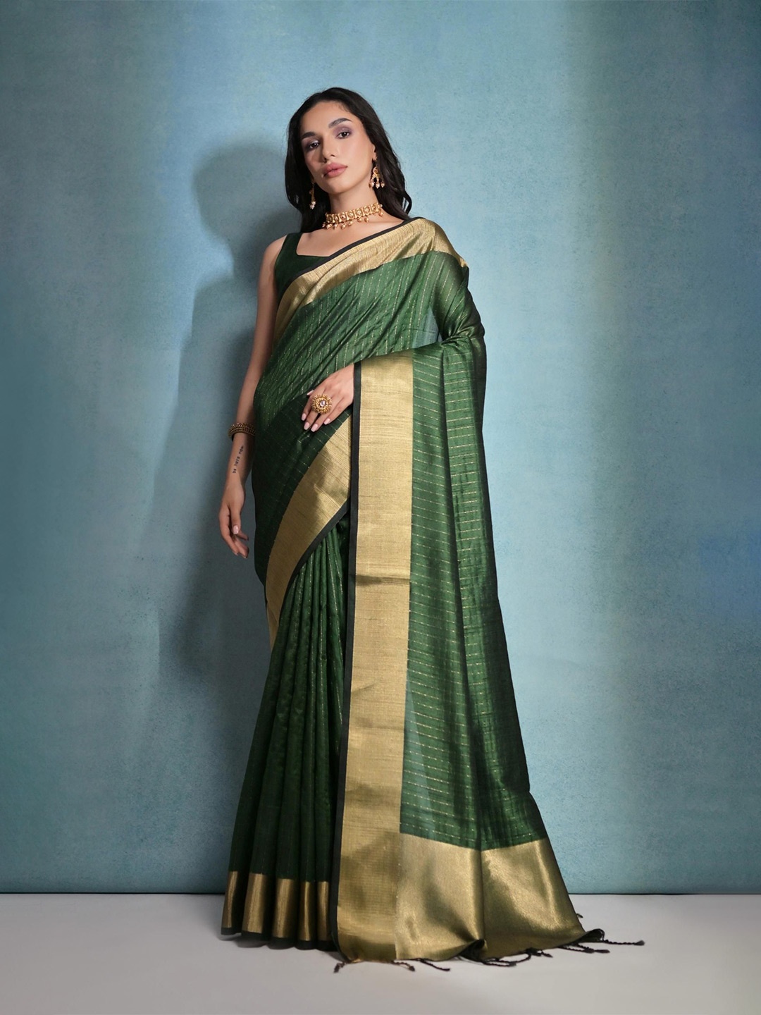 

AWRIYA Striped Woven Design Zari Pure Silk Banarasi Saree, Green
