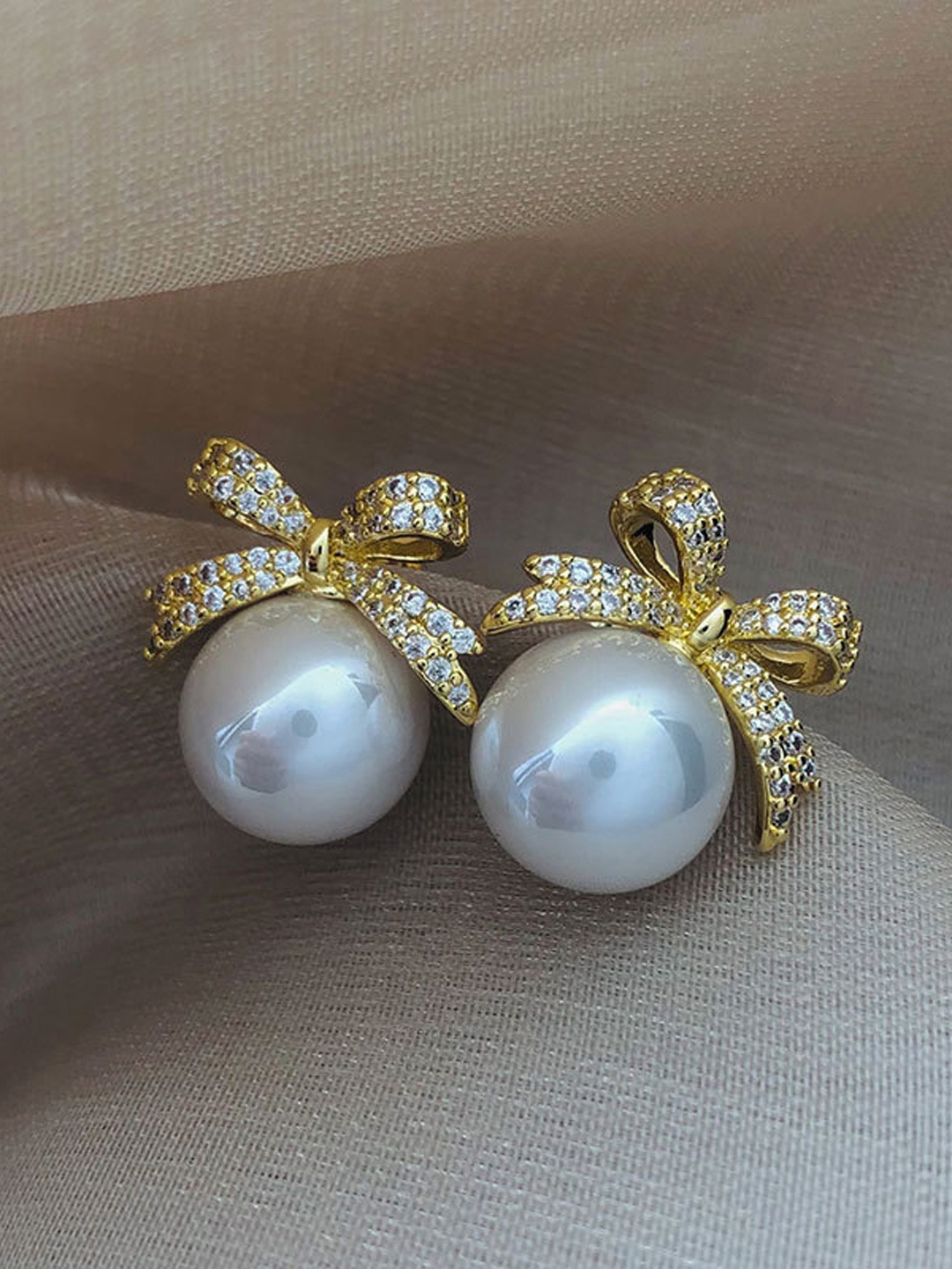 

VAGHBHATT Gold Plated Pearl Studded Classic Studs Earrings