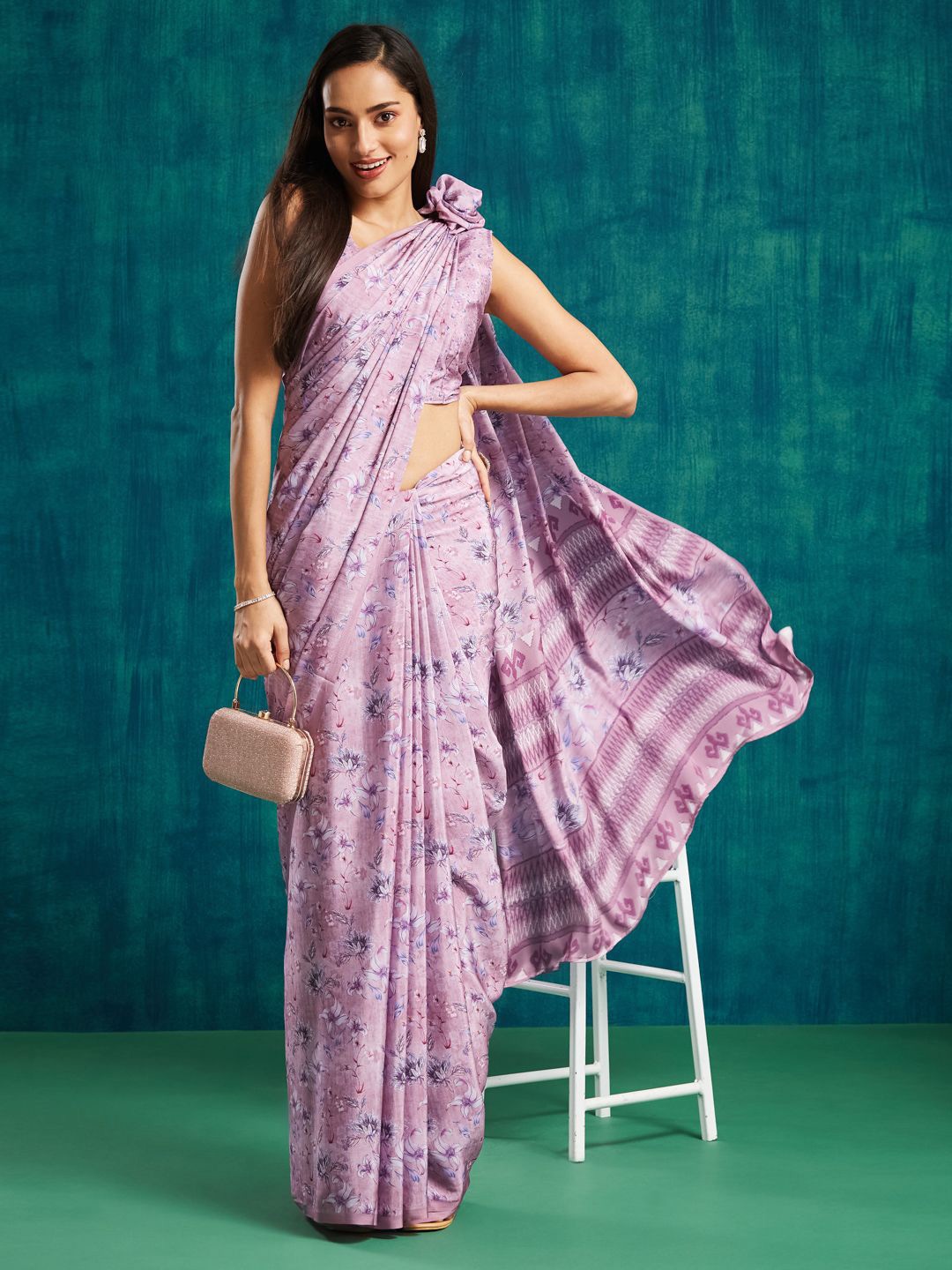 

RACHNA Floral Printed Saree, Purple