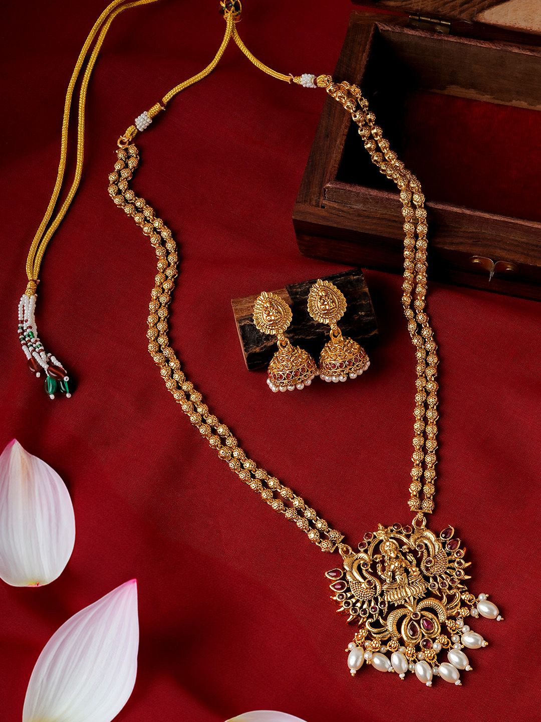 

TEEJH Gold Plated Artificial Stones And Beads Jewellery Set