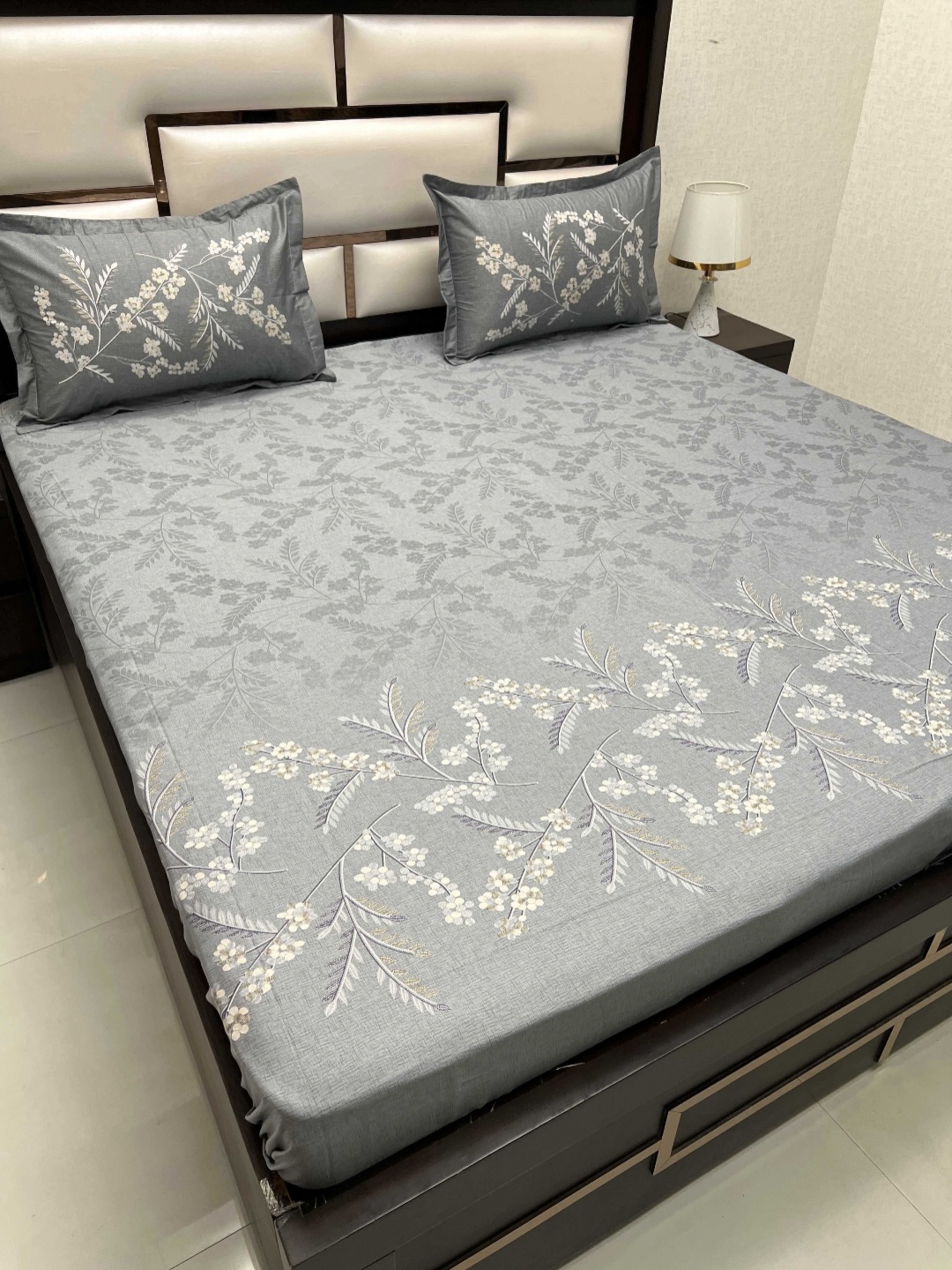 

Pure Decor Grey Floral Pure Cotton 400 TC King Bedsheet Set 2.75 m x 2.74 m