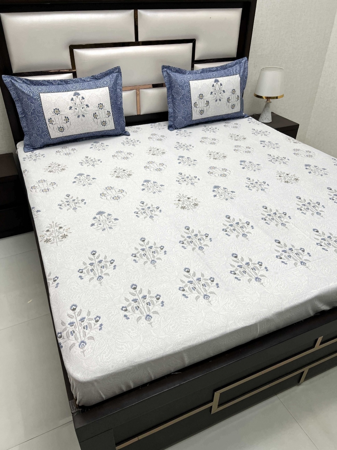 

Pure Decor Royal Majestic Blue 500 TC Pure Cotton King Bedsheet Set 2.72 m x 2.72 m