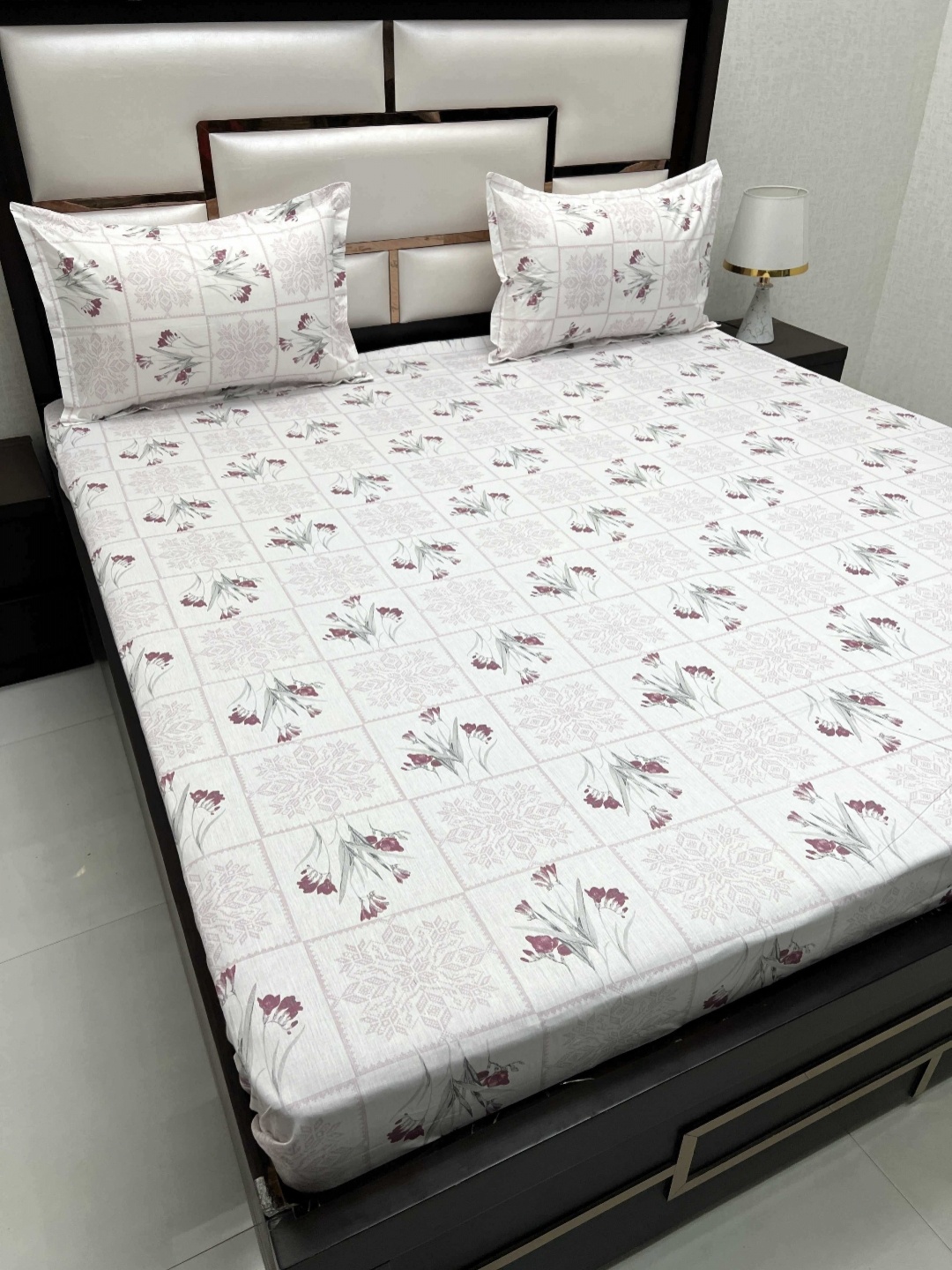 

Pure Decor White Floral 300 TC Pure Cotton King Bedsheet Set 2.73 m x 2.73 m