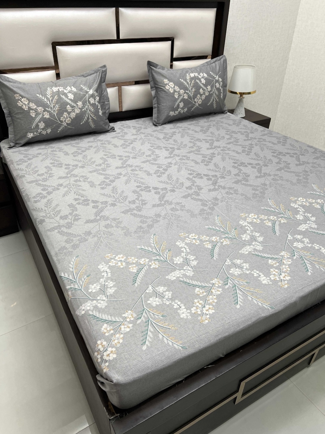 

Pure Decor Grey & Beige Floral Pure Cotton 250 TC King Bedsheet Set 2.72 m x 2.72 m