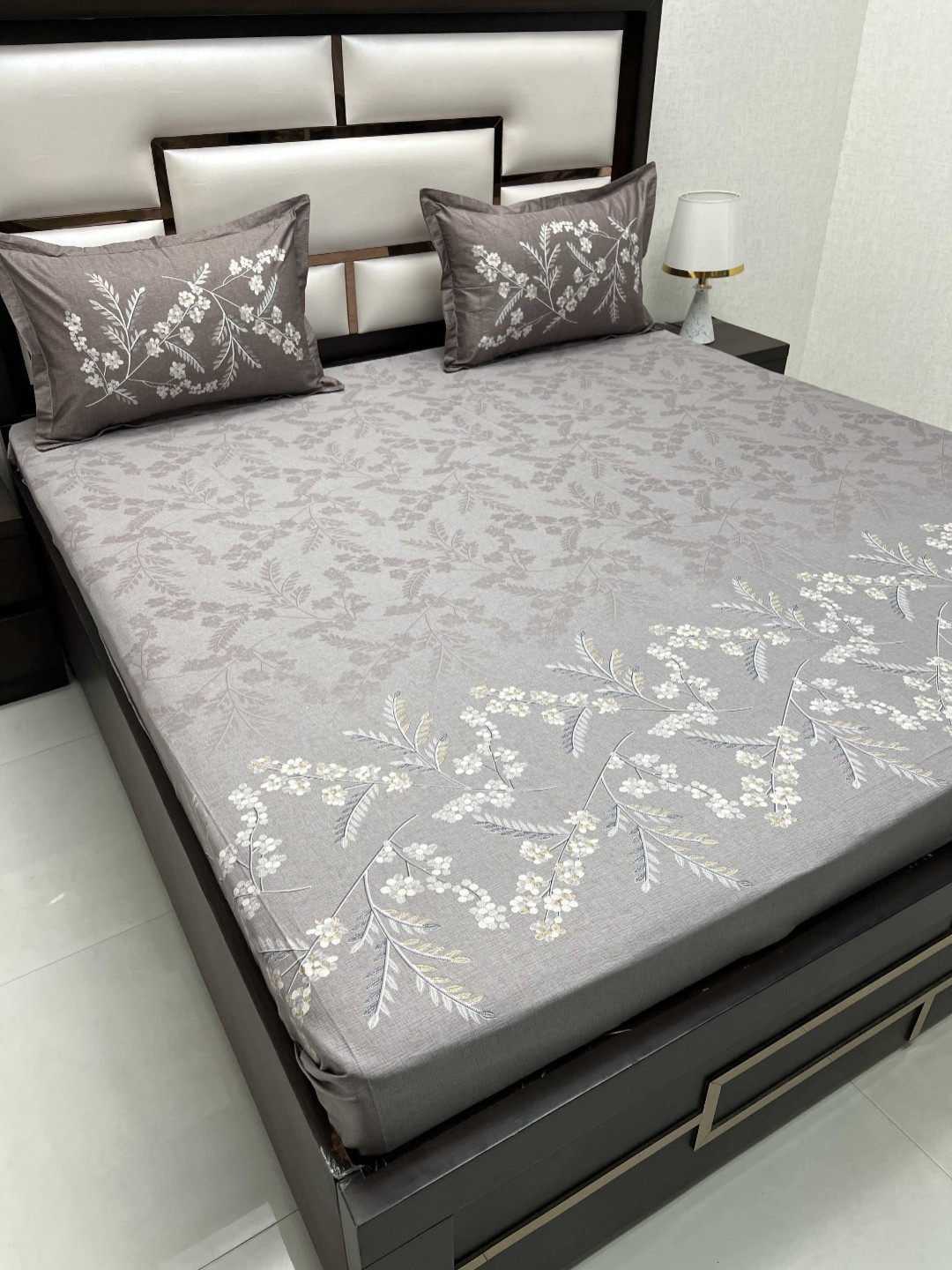 

Pure Decor Grey & Beige Floral 250 TC Pure Cotton King Bedsheet Set 2.72 m x 2.72 m