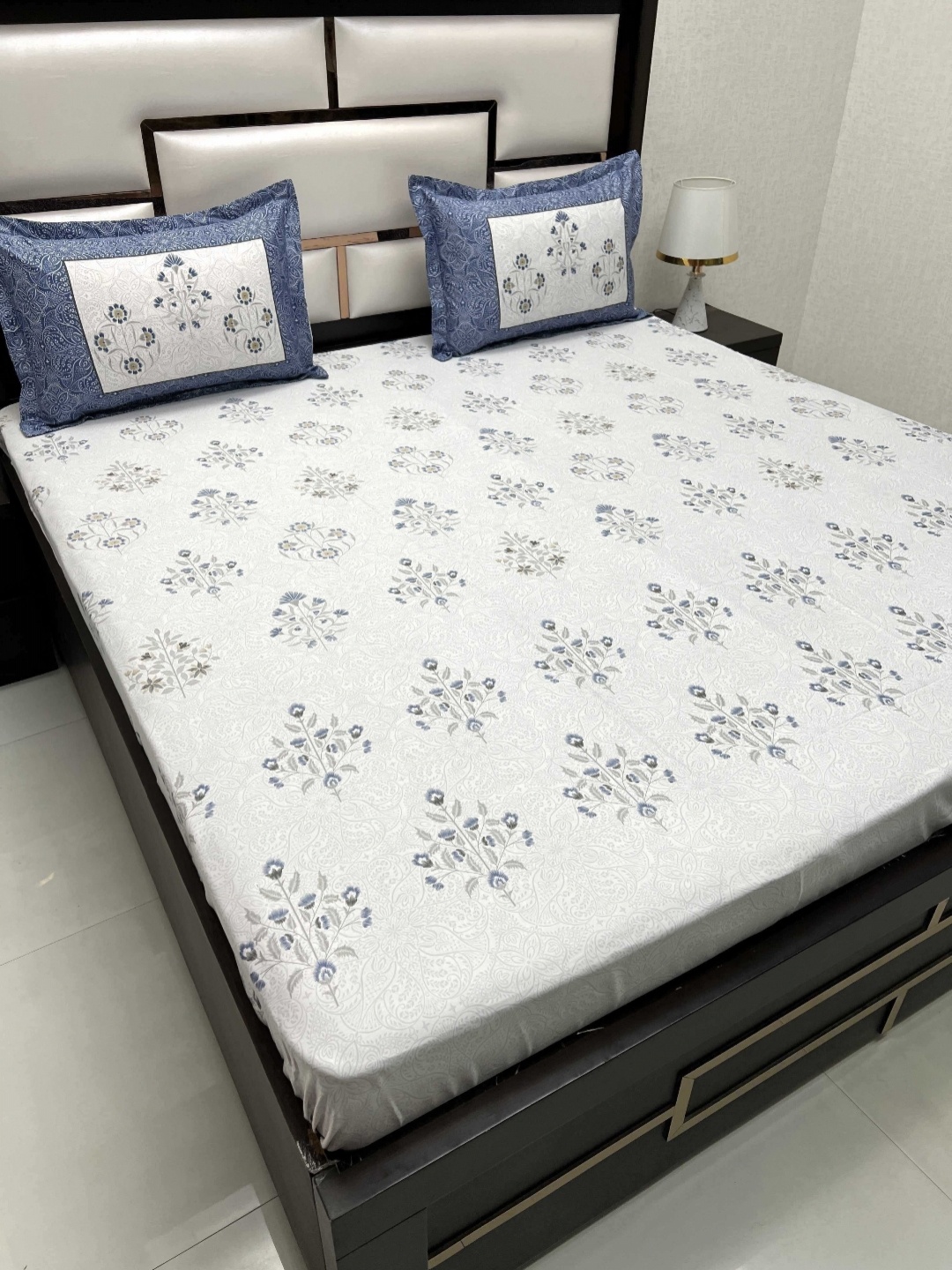 

Pure Decor Off White & Blue Floral 250 TC Pure Cotton King Bedsheet Set 2.72 m x 2.72 m