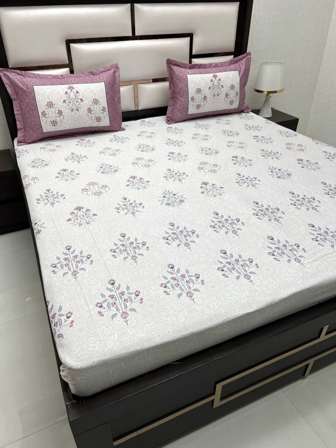 

Pure Decor Maroon & White Floral Pure Cotton King Bedsheet Set 2.75 m x 2.73 m