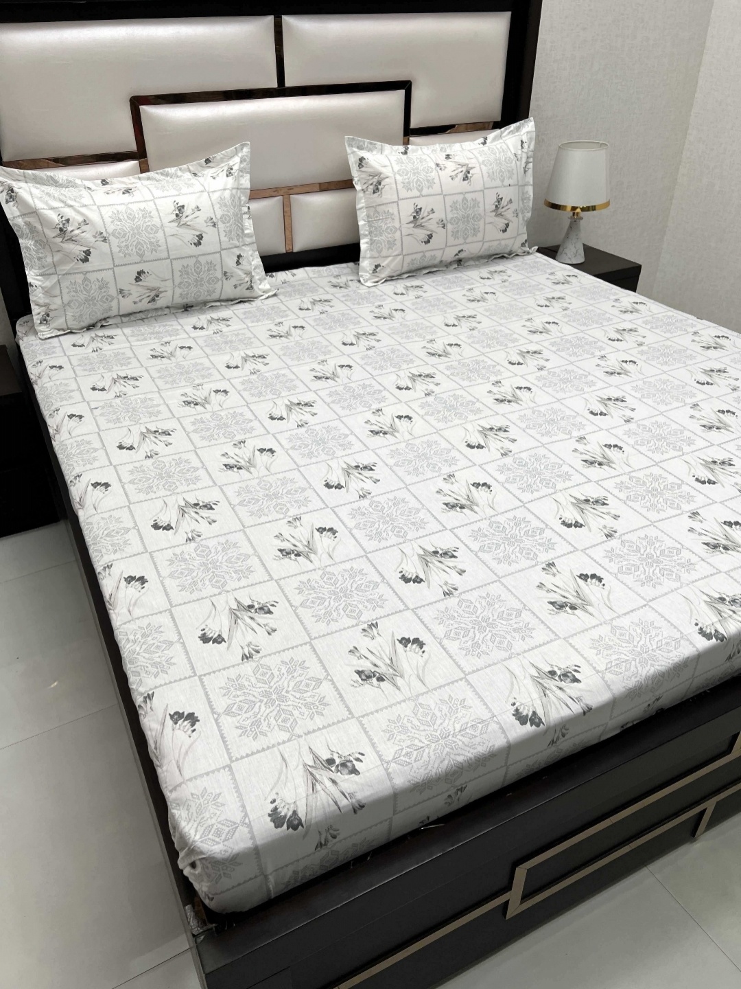 

Pure Decor White & Grey Floral Pure Cotton 300 TC King Bedsheet Set 2.73 m x 2.73 m