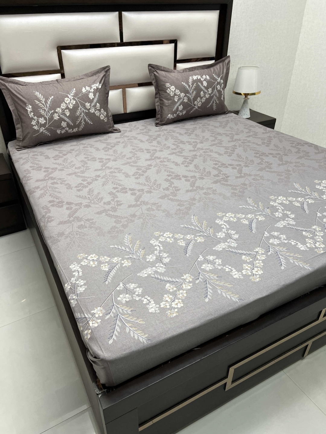 

Pure Decor Brown & Grey Floral Pure Cotton 300 TC King Bedsheet Set 2.73 m x 2.73 m