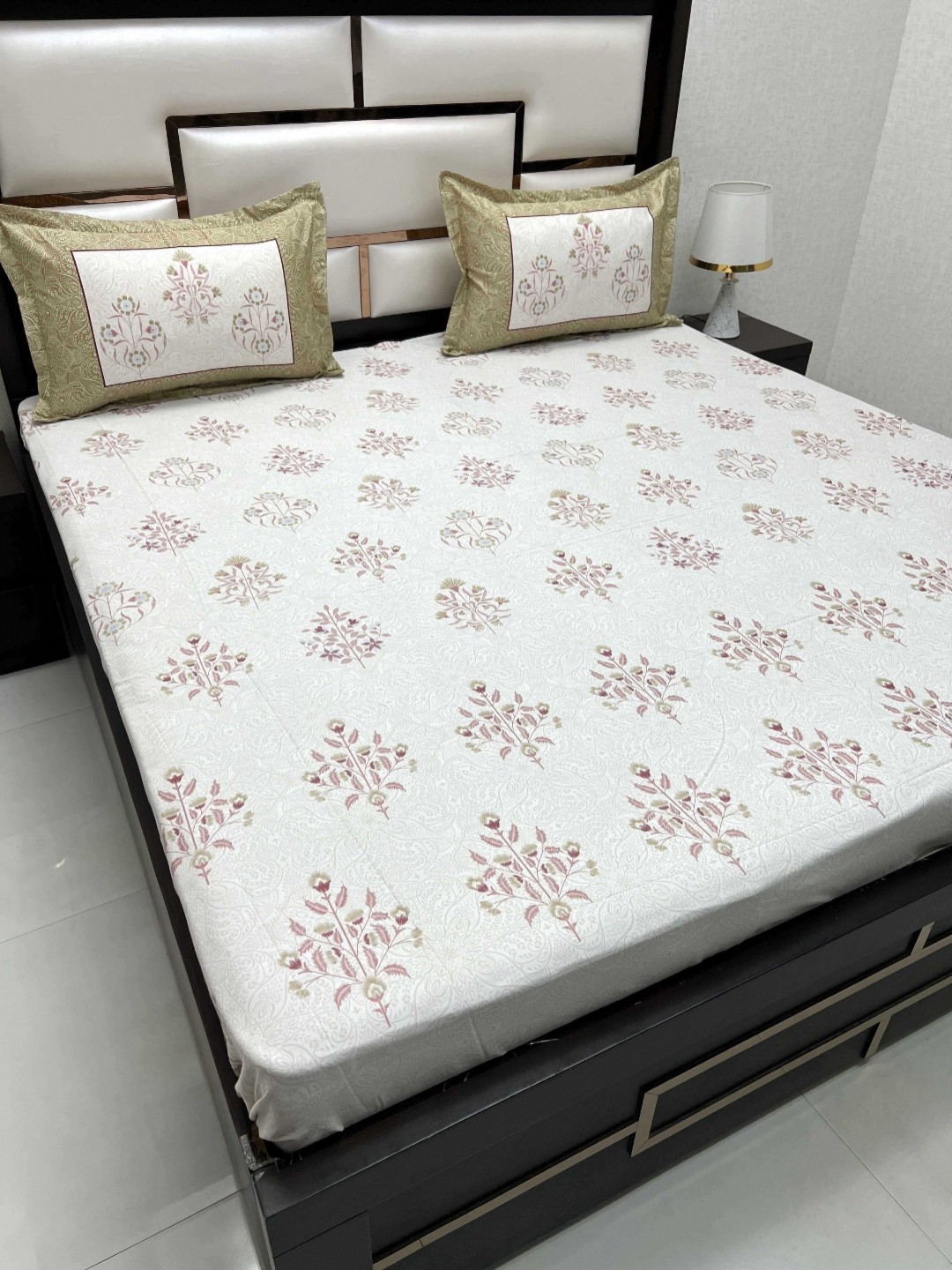 

Pure Decor Pink & Green Floral 300 TC Pure Cotton King Bedsheet Set 2.73 m x 2.73 m