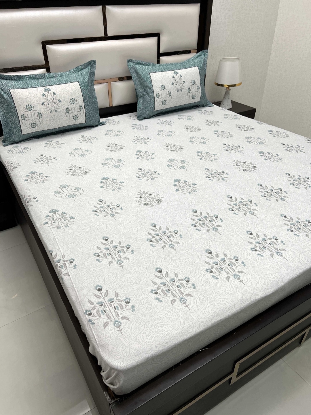 

Pure Decor Off White Floral Pure Cotton 240 TC King Bedsheet Set 2.75 m x 2.75 m