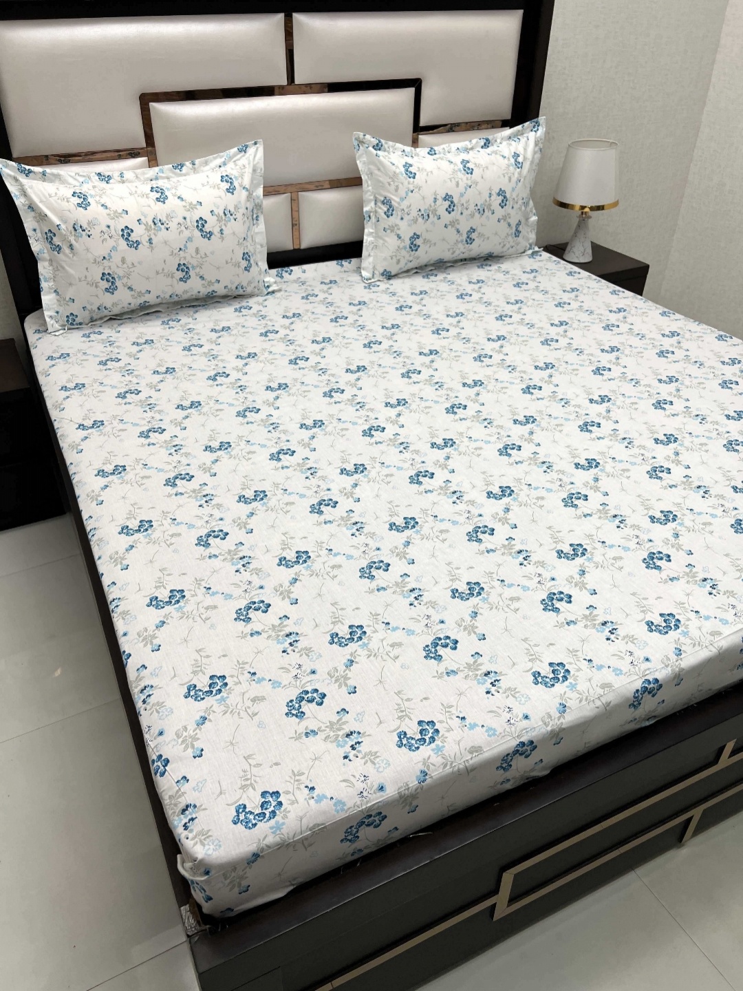 

Pure Decor White & Teal Floral Pure Cotton 380 TC King Bedsheet Set 2.75 m x 2.73 m