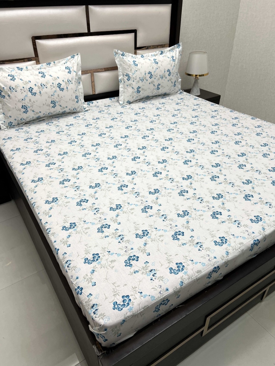 

Pure Decor Mansion White Floral Printed Pure Cotton 500 TC King Bedsheet Set 2.74 x 2.74 m