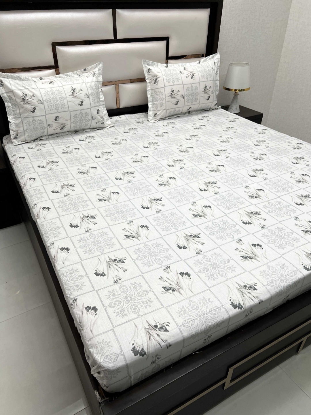 

Pure Decor Mansion White Printed 250 TC Pure Cotton King Bedsheet Set 2.72 m x 2.72 m