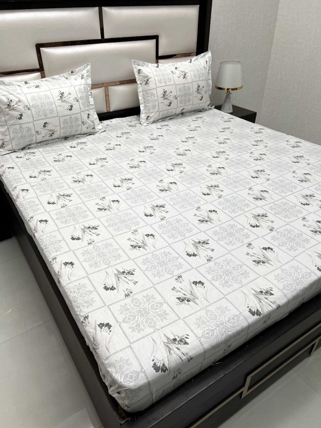 

Pure Decor White & Black Floral Pure Cotton 600 TC King Bedsheet Set 2.75 m x 2.72 m