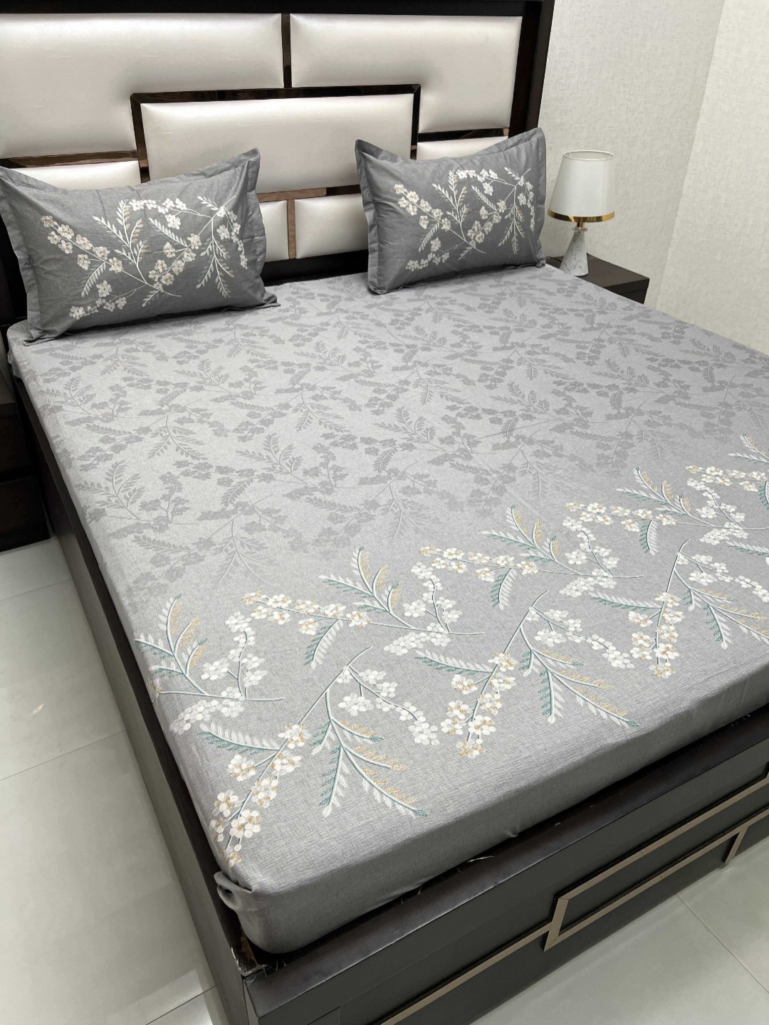 

Pure Decor Grey & Beige Floral 260 TC Pure Cotton King Bedsheet Set 2.72 m x 2.73 m
