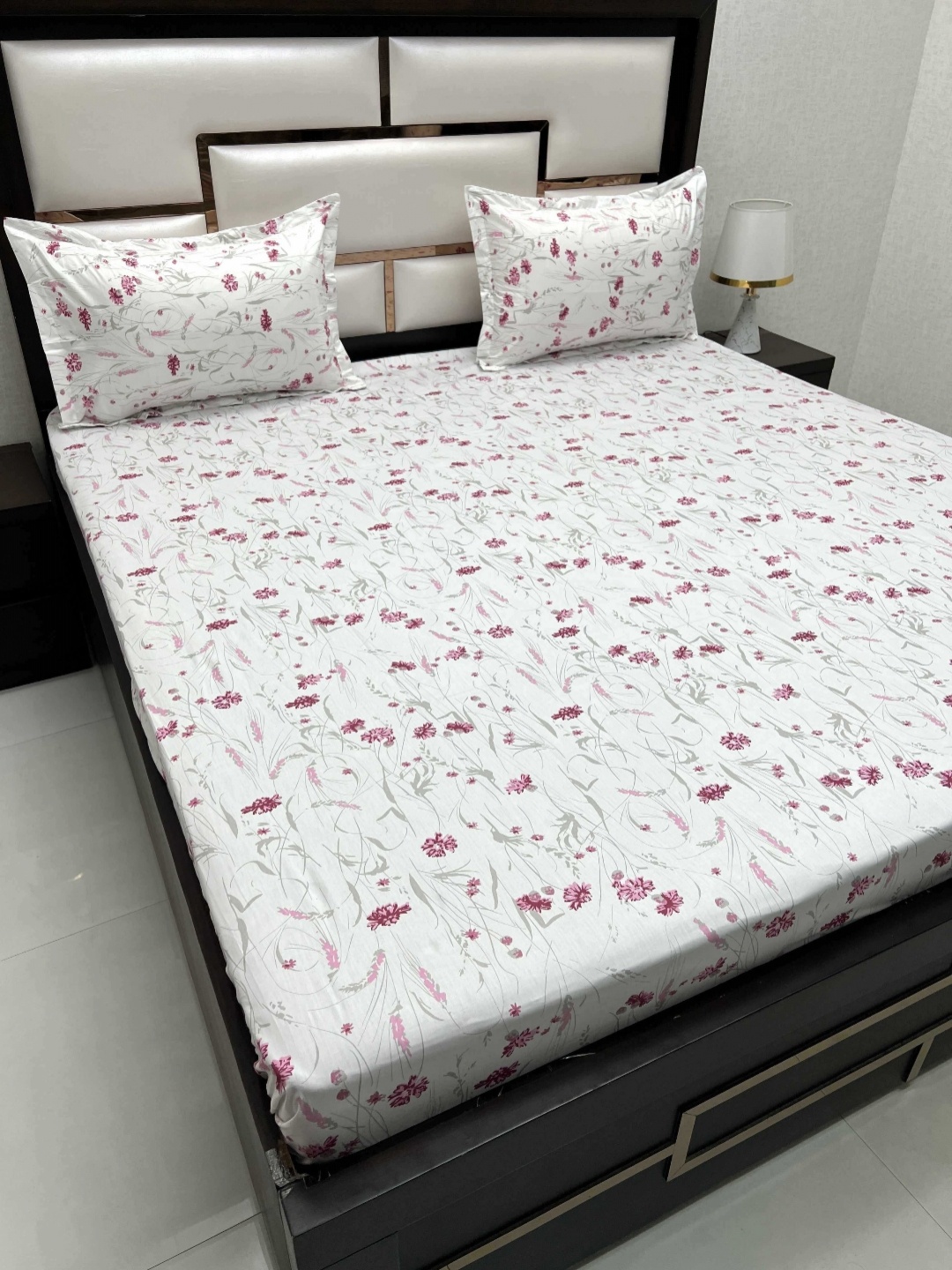 

Pure Decor Mansion White Floral Printed Pure Cotton 260TC King Bedsheet Set 2.75 x 2.75 m