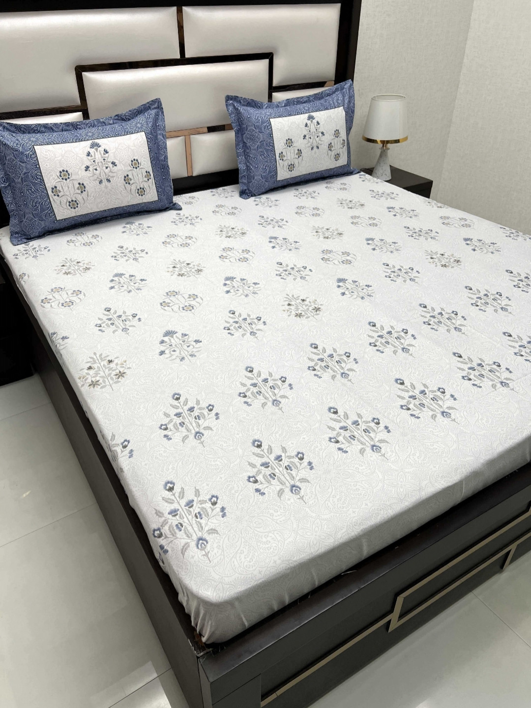 

Pure Decor Off White 240 TC Pure Cotton Floral King Bedsheet Set 2.75 m x 2.75 m