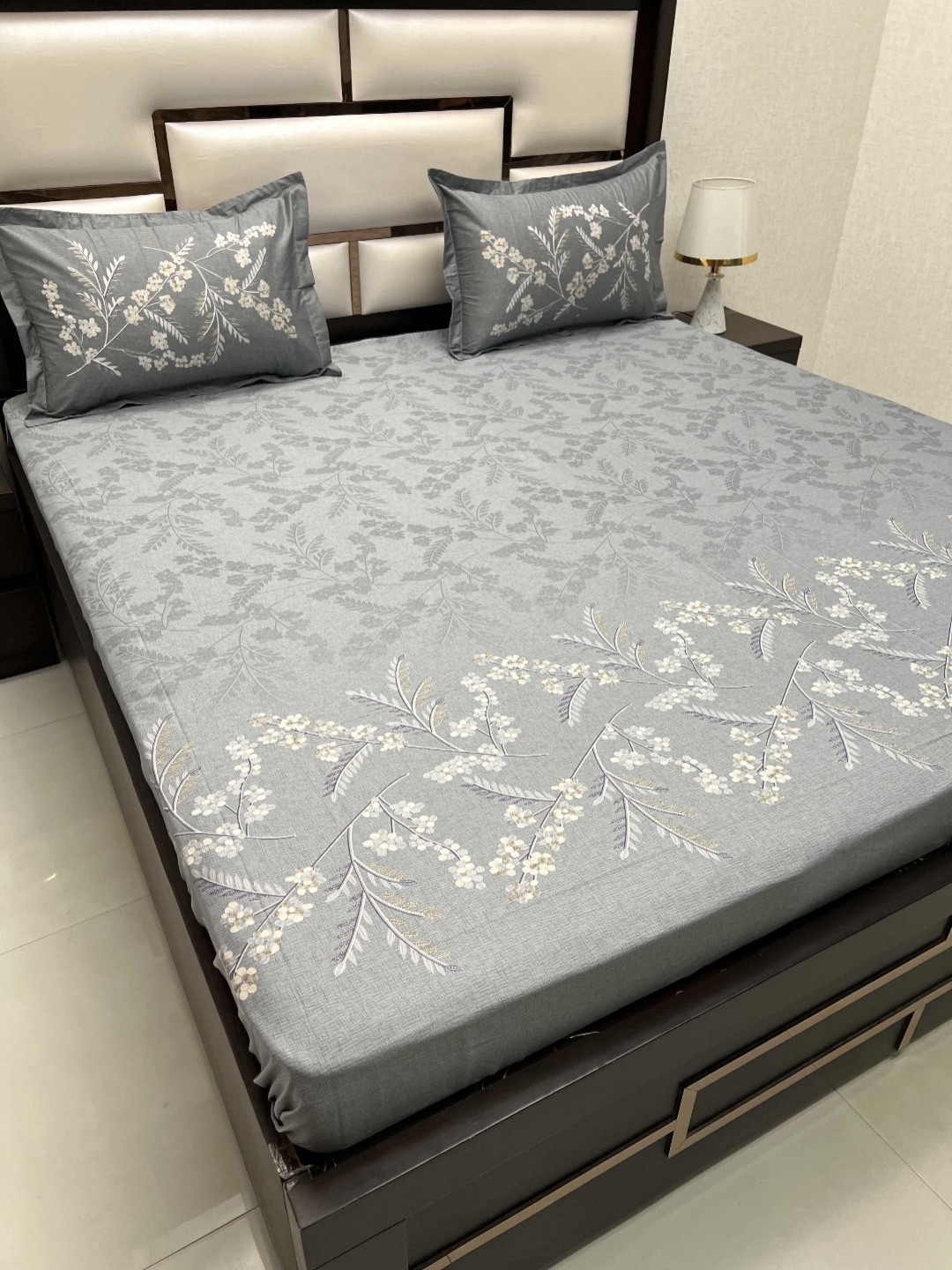 

Pure Decor Grey & White Floral Pure Cotton 300 TC King Bedsheet Set 2.73 m x 2.73 m