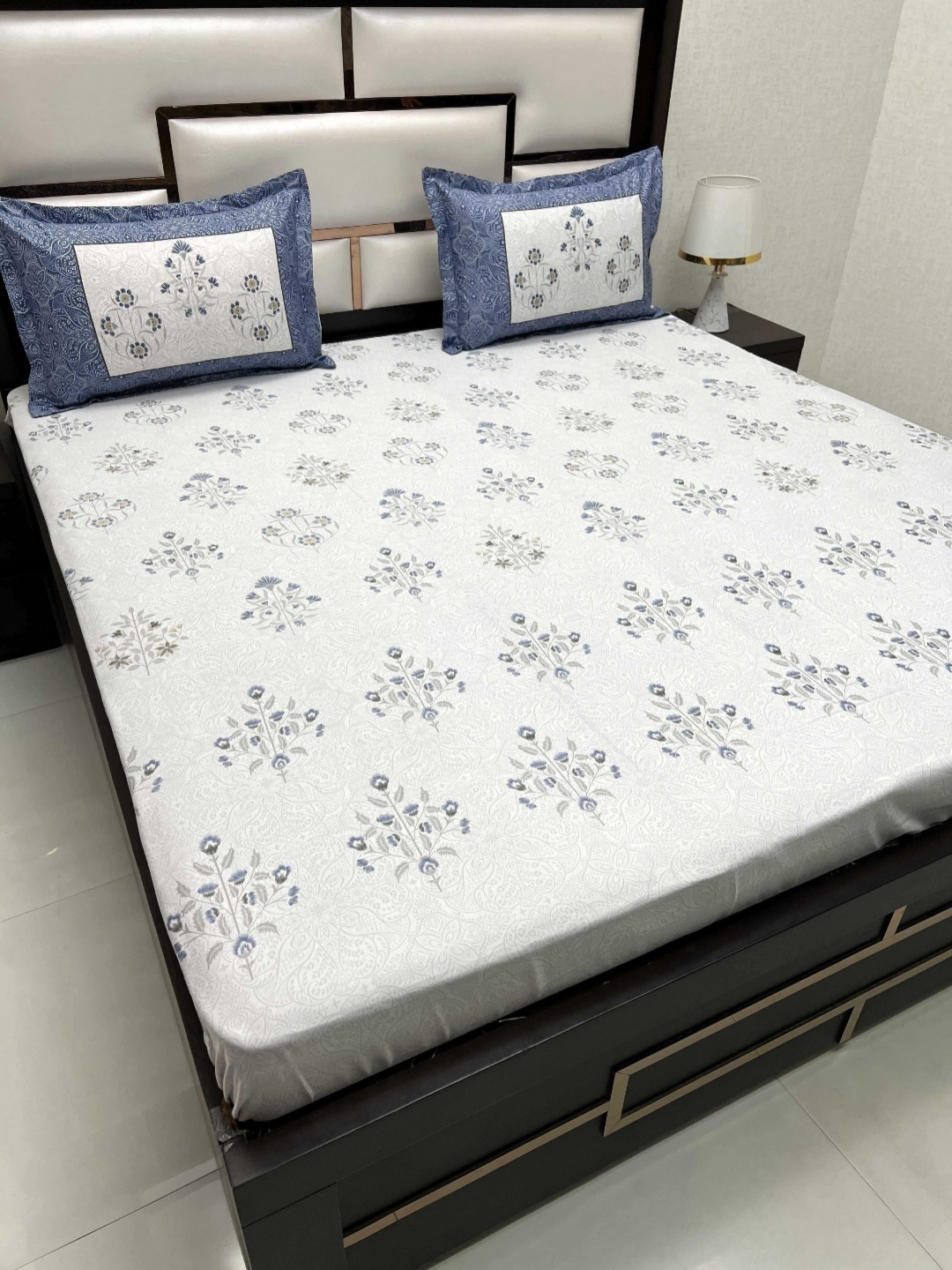 

Pure Decor Royal Majestic White Floral Cotton 330 TC King Bedsheet Set 2.72 m x 2.74 m, Blue