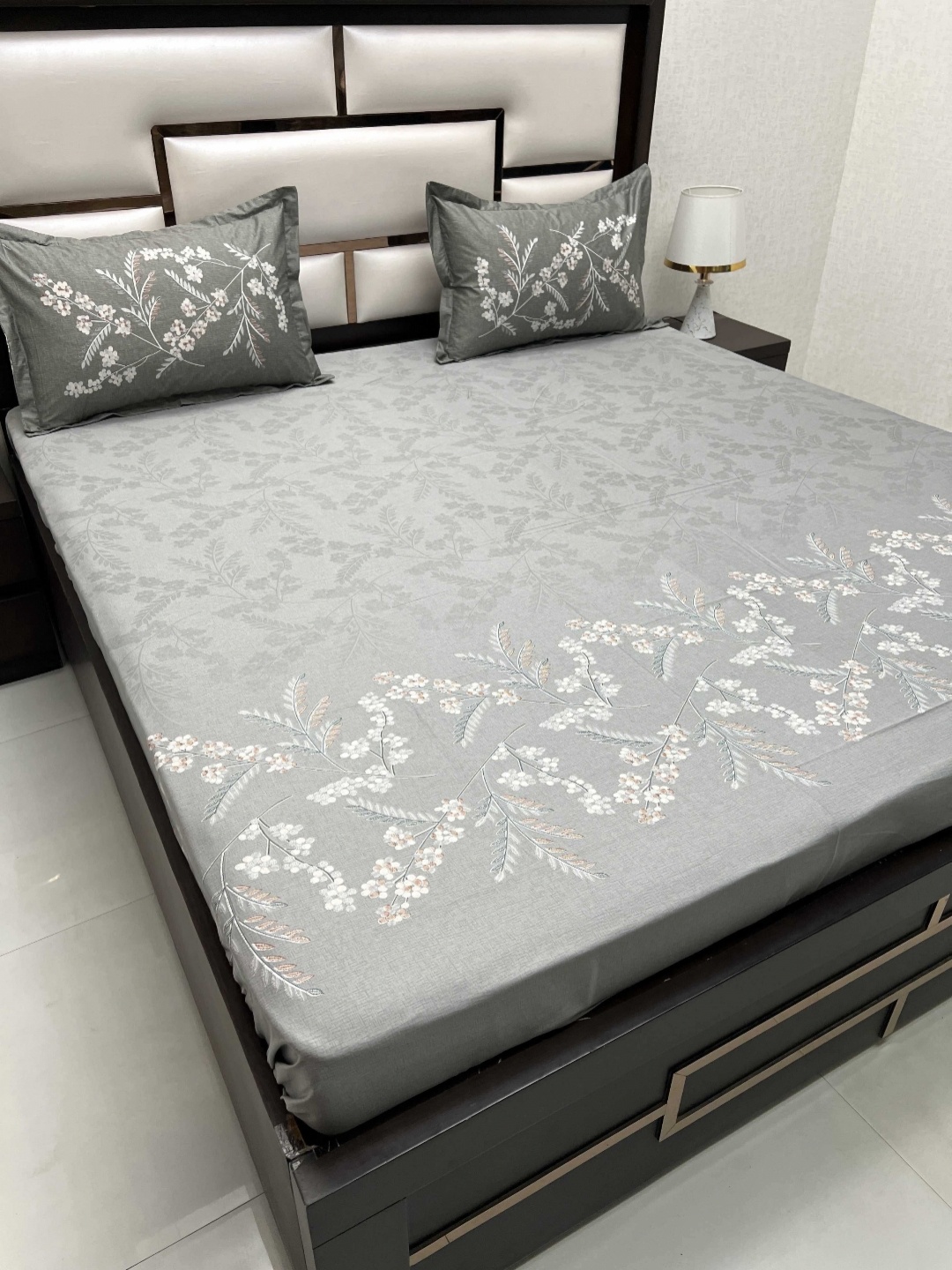 

Pure Decor Grey & Beige Floral Pure Cotton 250 TC King Bedsheet Set 2.72 m x 2.72 m