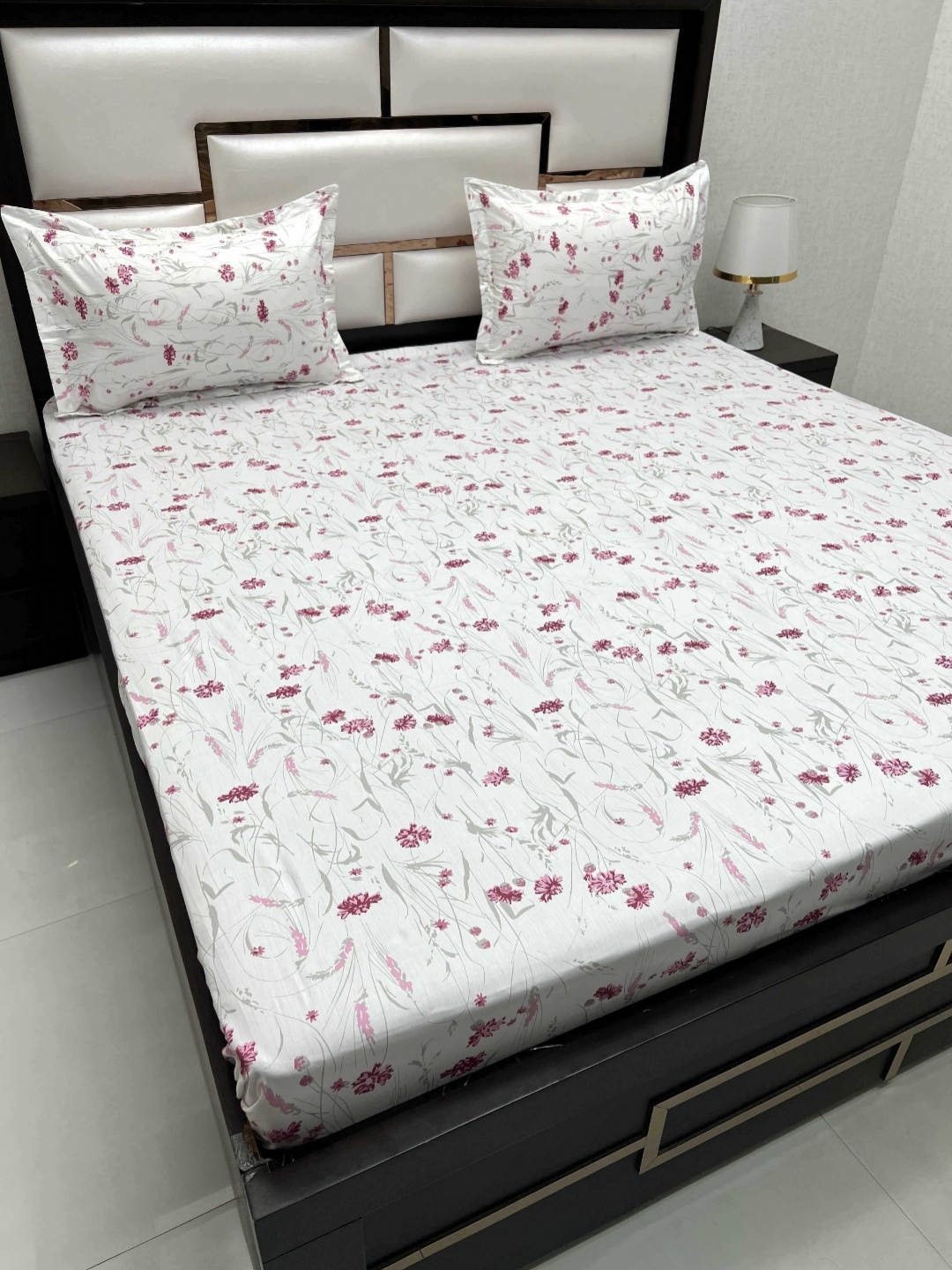 

Pure Decor White & Pink Floral Pure Cotton 300 TC King Bedsheet Set 2.73 m x 2.73 m
