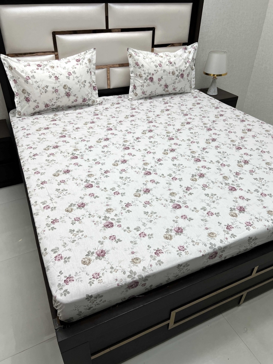 

Pure Decor Mansion White Floral Printed Pure Cotton 250 TC King Bedsheet Set 2.75 x 2.74 m