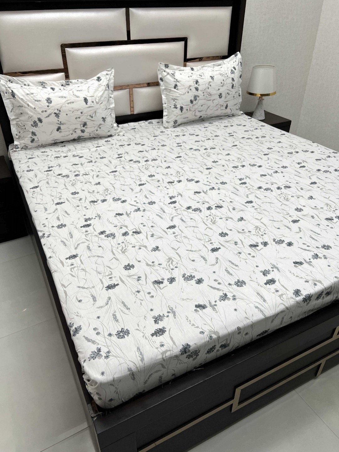 

Pure Decor White & Grey Floral Pure Cotton 260 TC King Bedsheet Set 2.72 m x 2.73 m
