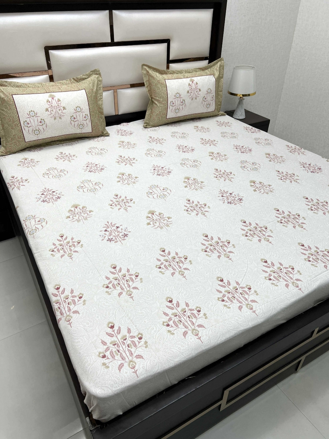 

Pure Decor Royal Majestic Green Printed Pure Cotton 400TC King Bedsheet Set 2.75 x 2.75 m